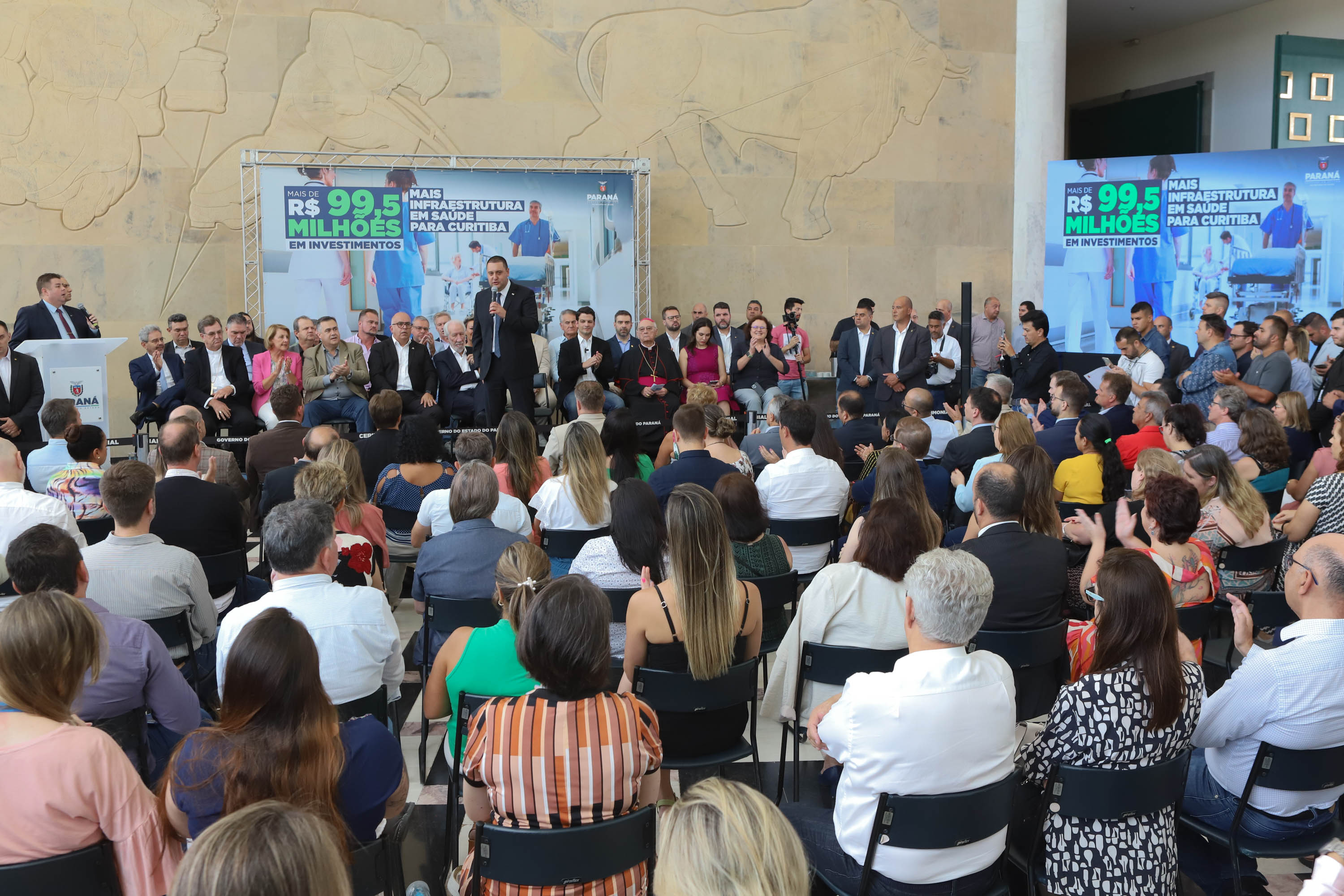 O governador Carlos Massa Ratinho Junior assinou nesta sexta-feira (3) o repasse de R$ 99,5 milhões para investimentos em diversas áreas da saúde do município de Curitiba.