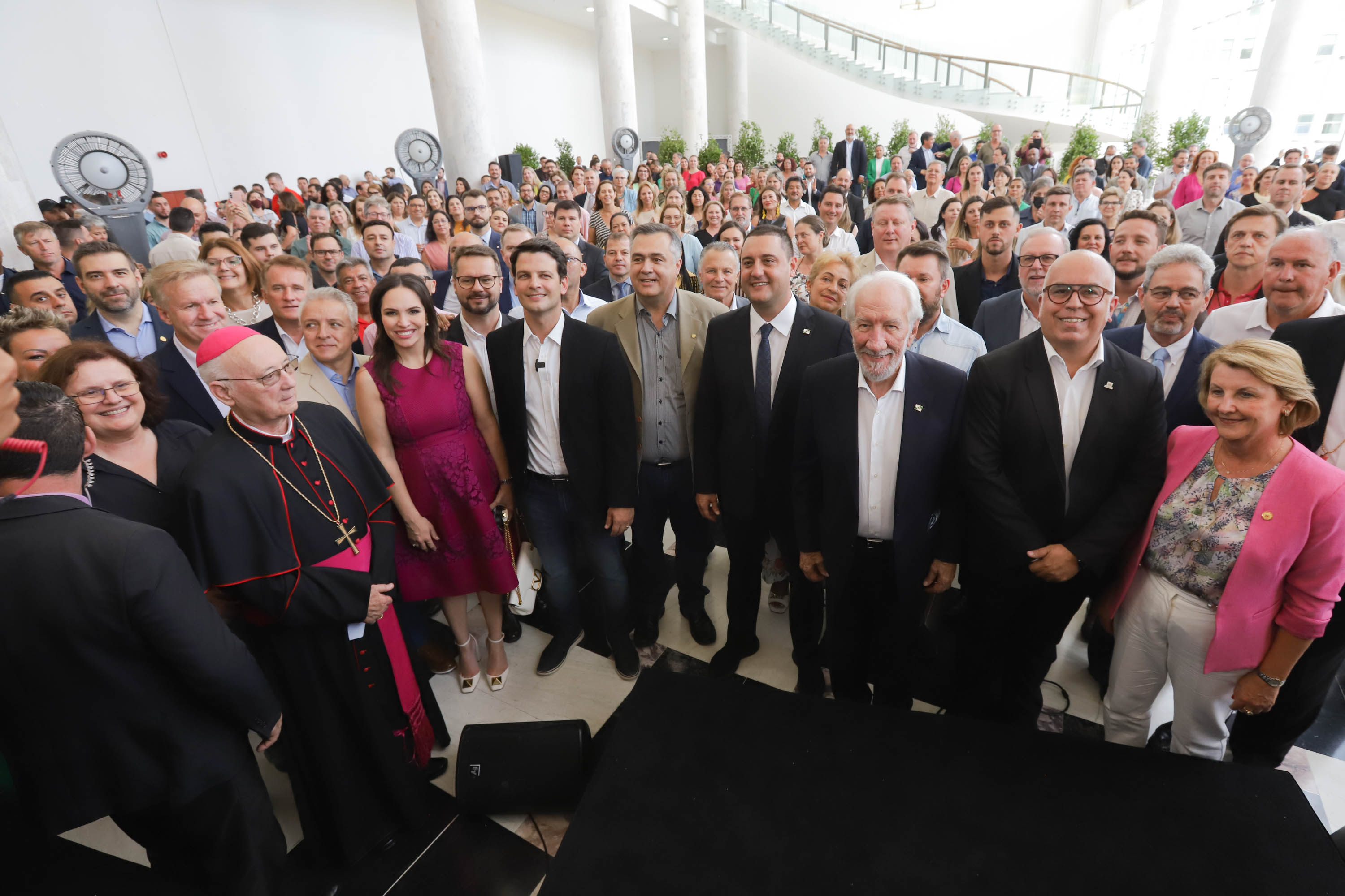 O governador Carlos Massa Ratinho Junior assinou nesta sexta-feira (3) o repasse de R$ 99,5 milhões para investimentos em diversas áreas da saúde do município de Curitiba.