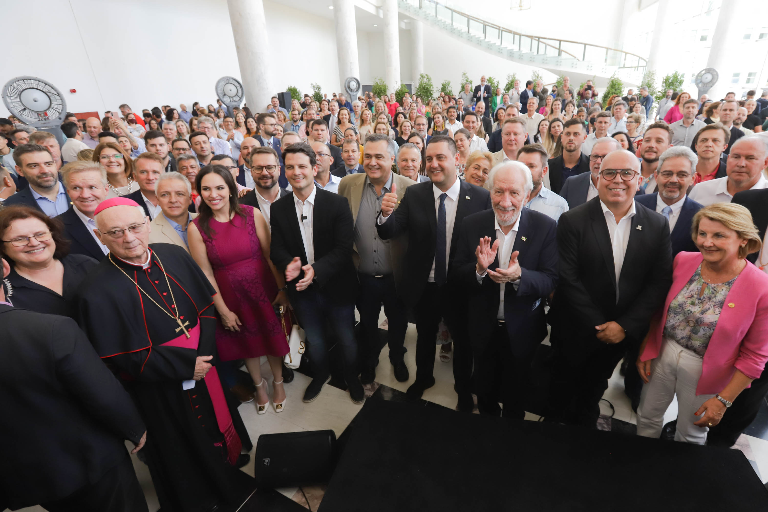 O governador Carlos Massa Ratinho Junior assinou nesta sexta-feira (3) o repasse de R$ 99,5 milhões para investimentos em diversas áreas da saúde do município de Curitiba.