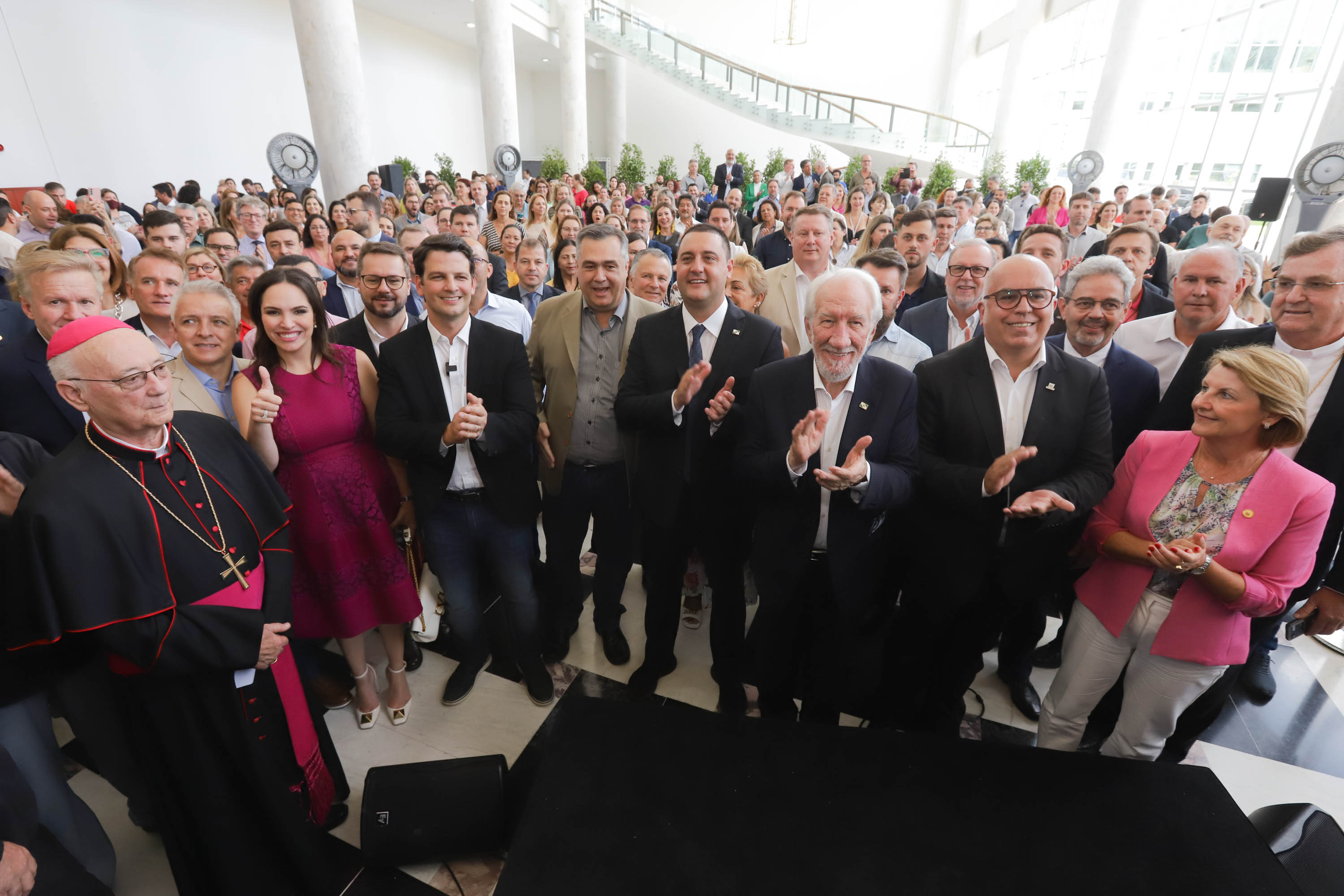O governador Carlos Massa Ratinho Junior assinou nesta sexta-feira (3) o repasse de R$ 99,5 milhões para investimentos em diversas áreas da saúde do município de Curitiba.