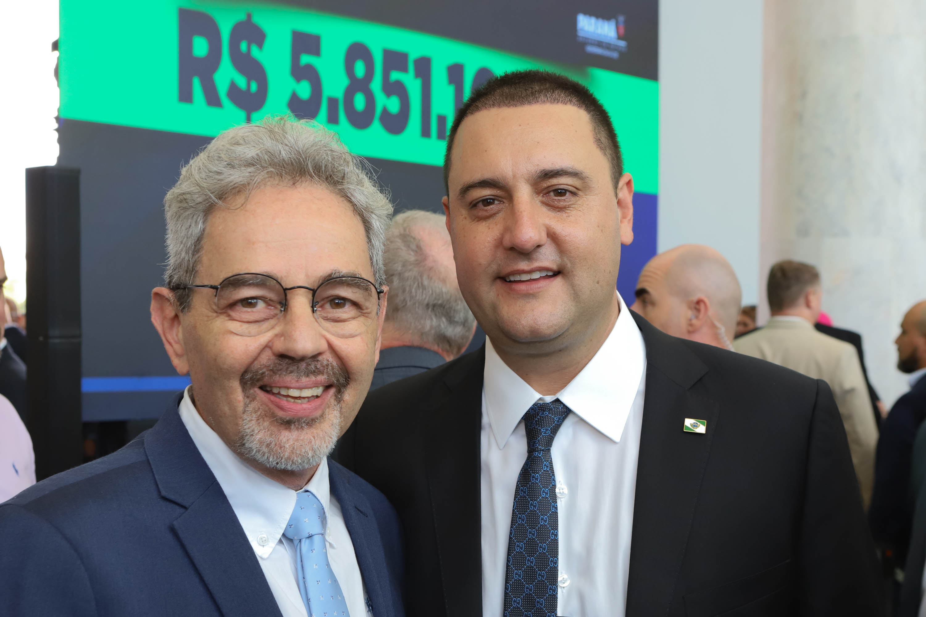 O governador Carlos Massa Ratinho Junior assinou nesta sexta-feira (3) o repasse de R$ 99,5 milhões para investimentos em diversas áreas da saúde do município de Curitiba.