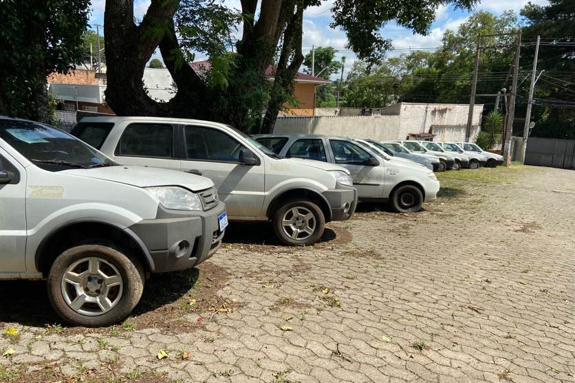 Governo promove leilão de veículos e sucatas de automóveis