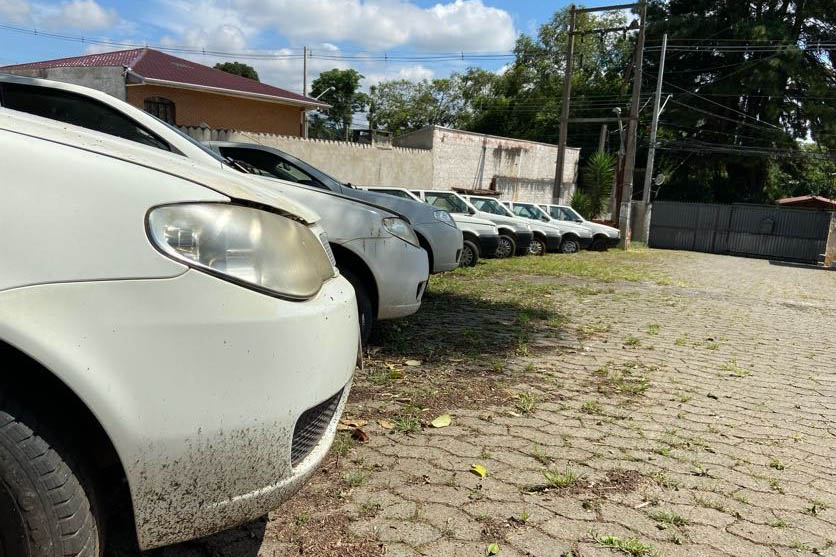 Governo promove leilão de veículos e sucatas de automóveis