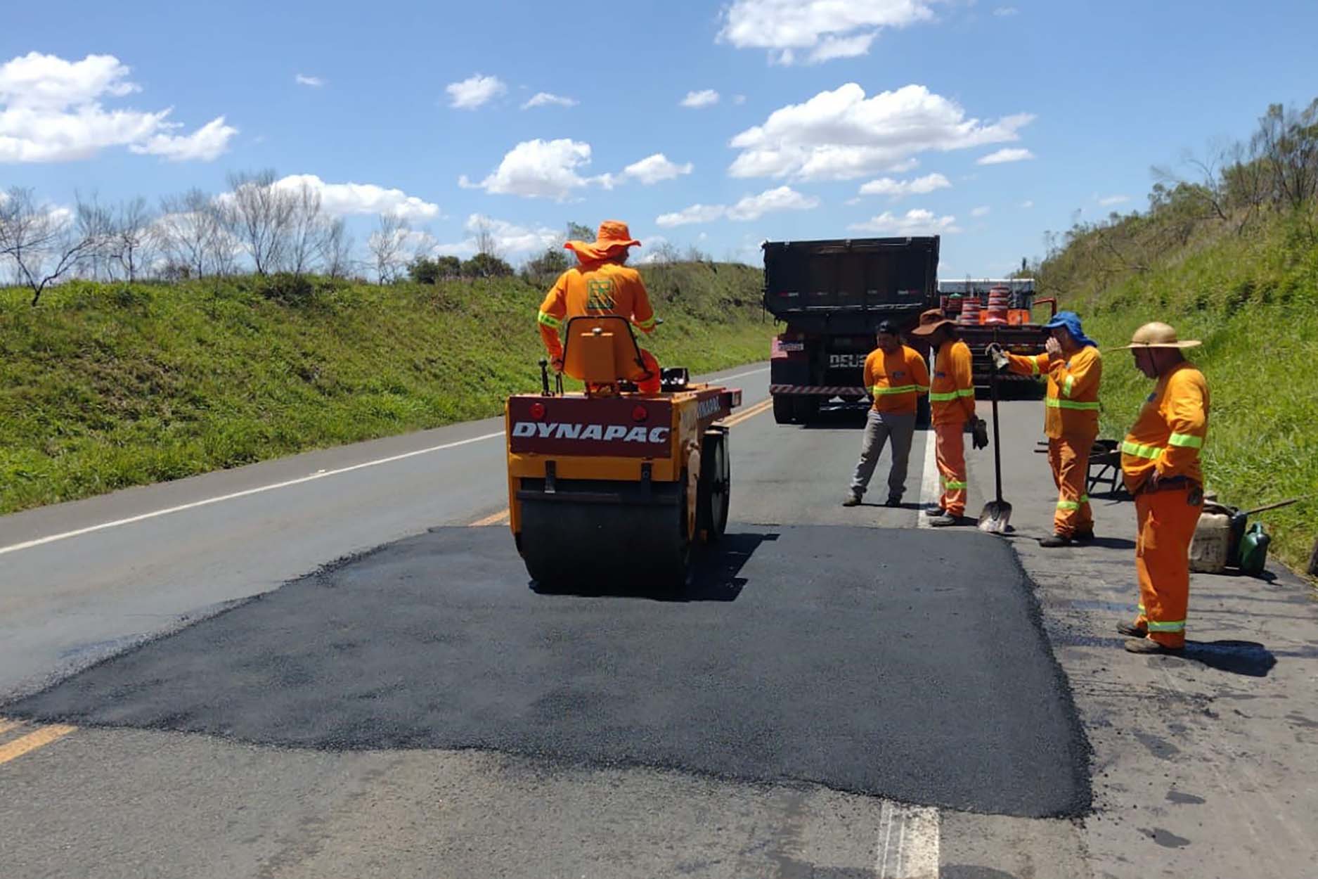 DER/PR recupera rapidamente quedas de barreiras em rodovia nos Campos Gerais