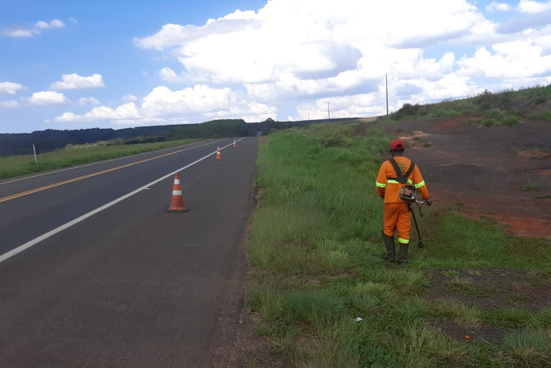 DER/PR recupera rapidamente quedas de barreiras em rodovia nos Campos Gerais