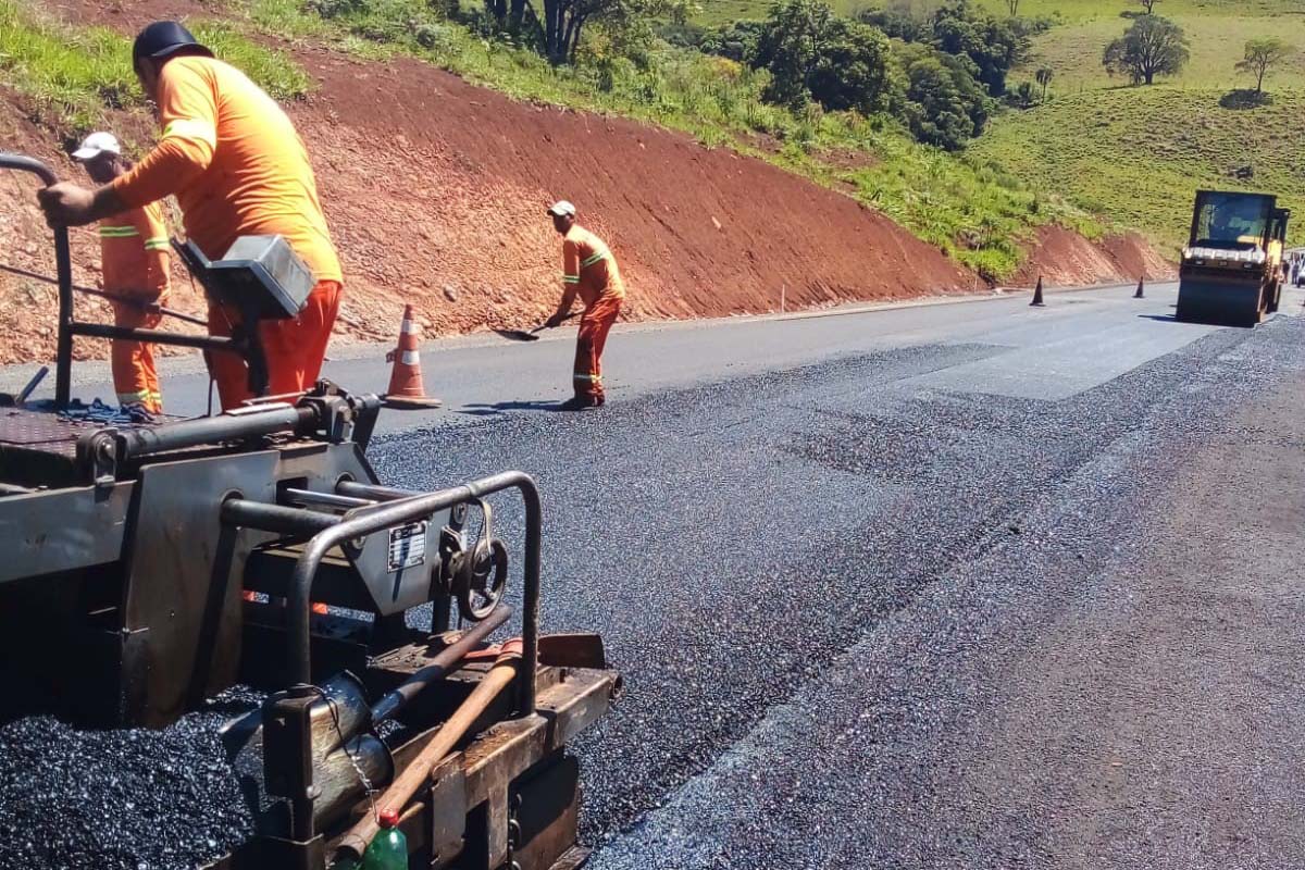 DER/PR recupera rapidamente quedas de barreiras em rodovia nos Campos Gerais