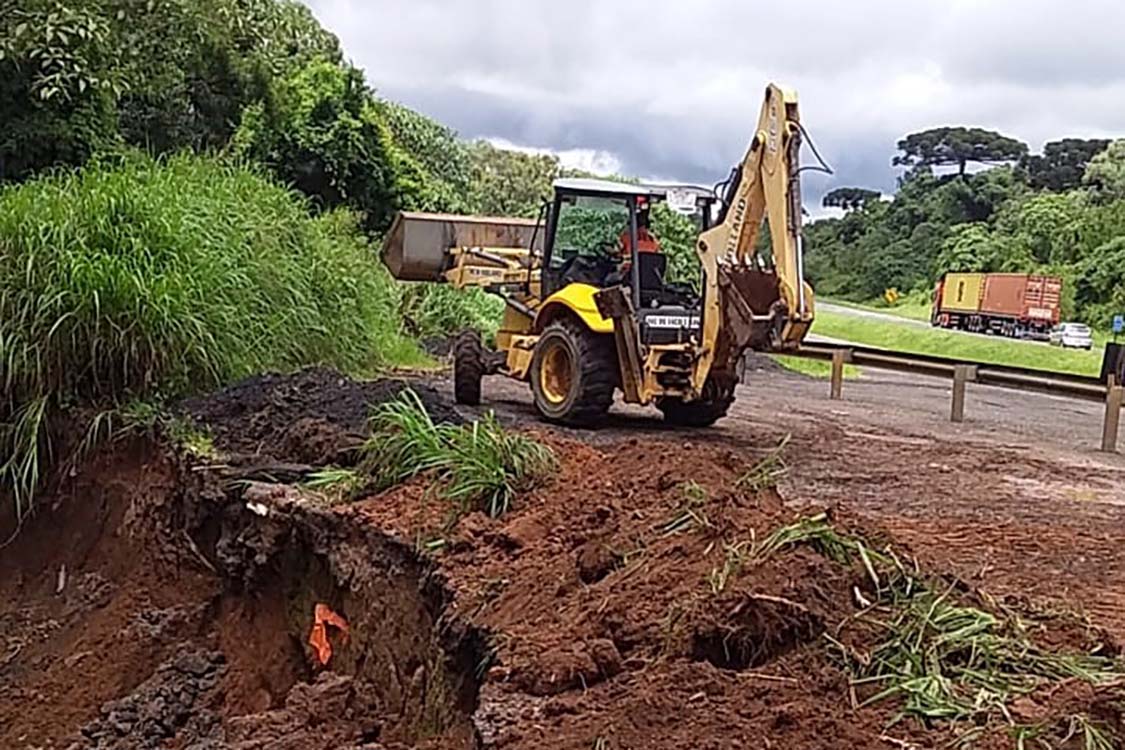 DER/PR recupera rapidamente quedas de barreiras em rodovia nos Campos Gerais