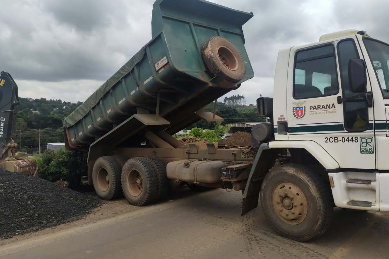DER/PR recupera rapidamente quedas de barreiras em rodovia nos Campos Gerais