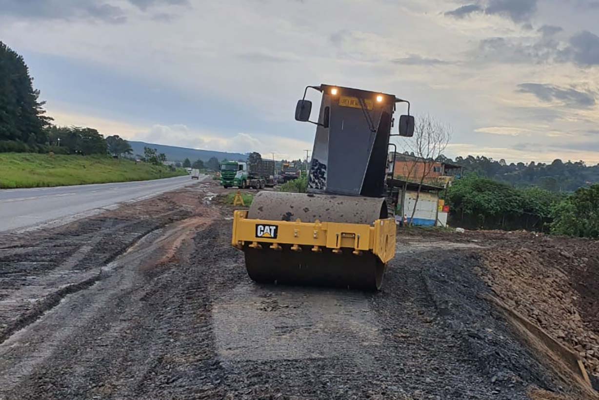 DER/PR recupera rapidamente quedas de barreiras em rodovia nos Campos Gerais