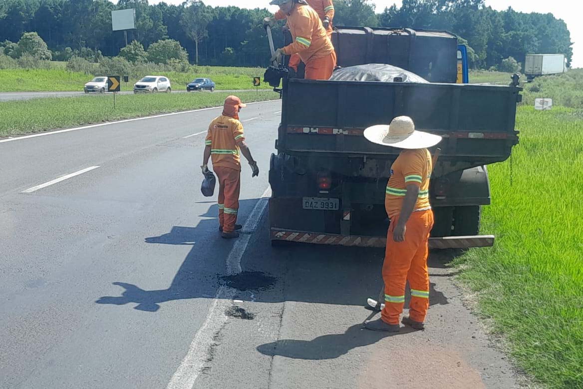 DER/PR recupera rapidamente quedas de barreiras em rodovia nos Campos Gerais