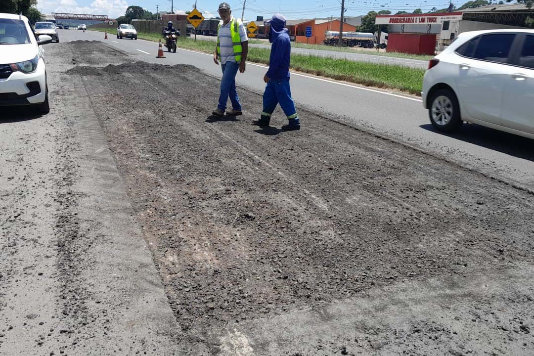DER/PR recupera rapidamente quedas de barreiras em rodovia nos Campos Gerais