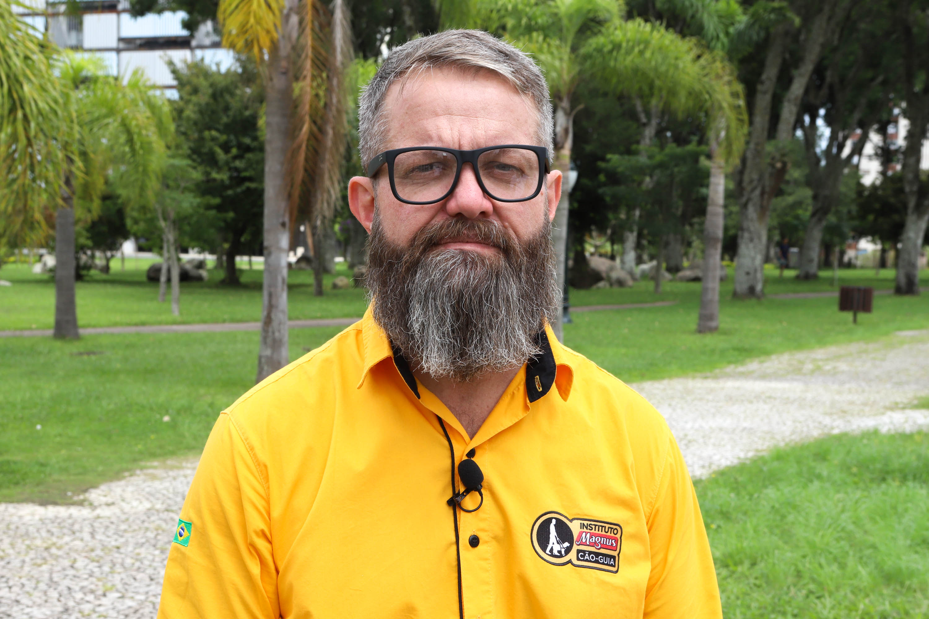 Governo recebe Rock e Roberto Leite, dupla de cego e cão-guia que vai trabalhar em órgão estadual