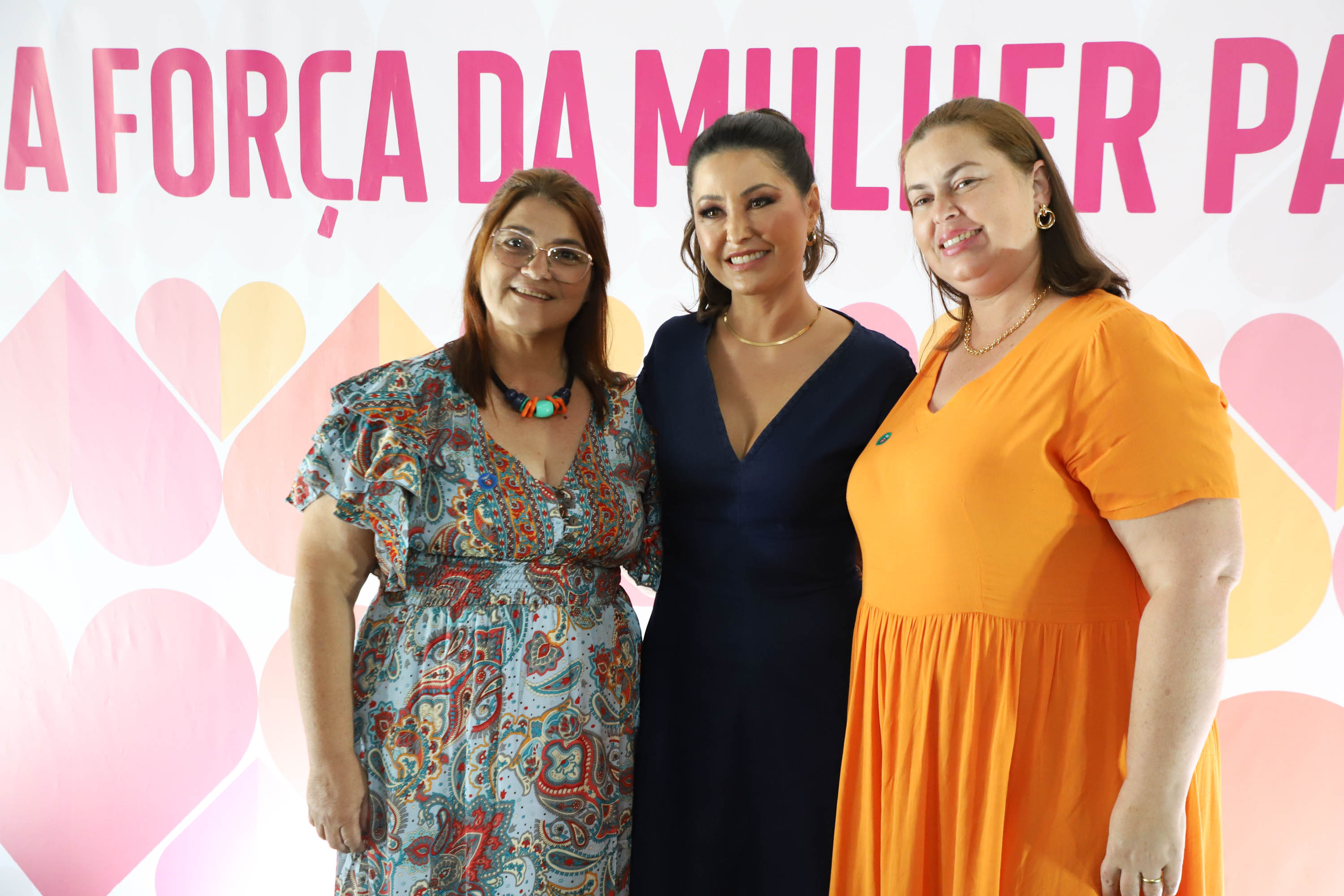 A primeira-dama do Paraná, Luciana Saito Massa, presidiu nesta terça-feira (21) o II Encontro das Primeiras-Damas do Paraná — A Força da Mulher Paranaense, no Museu Oscar Niemeyer, em Curitiba.