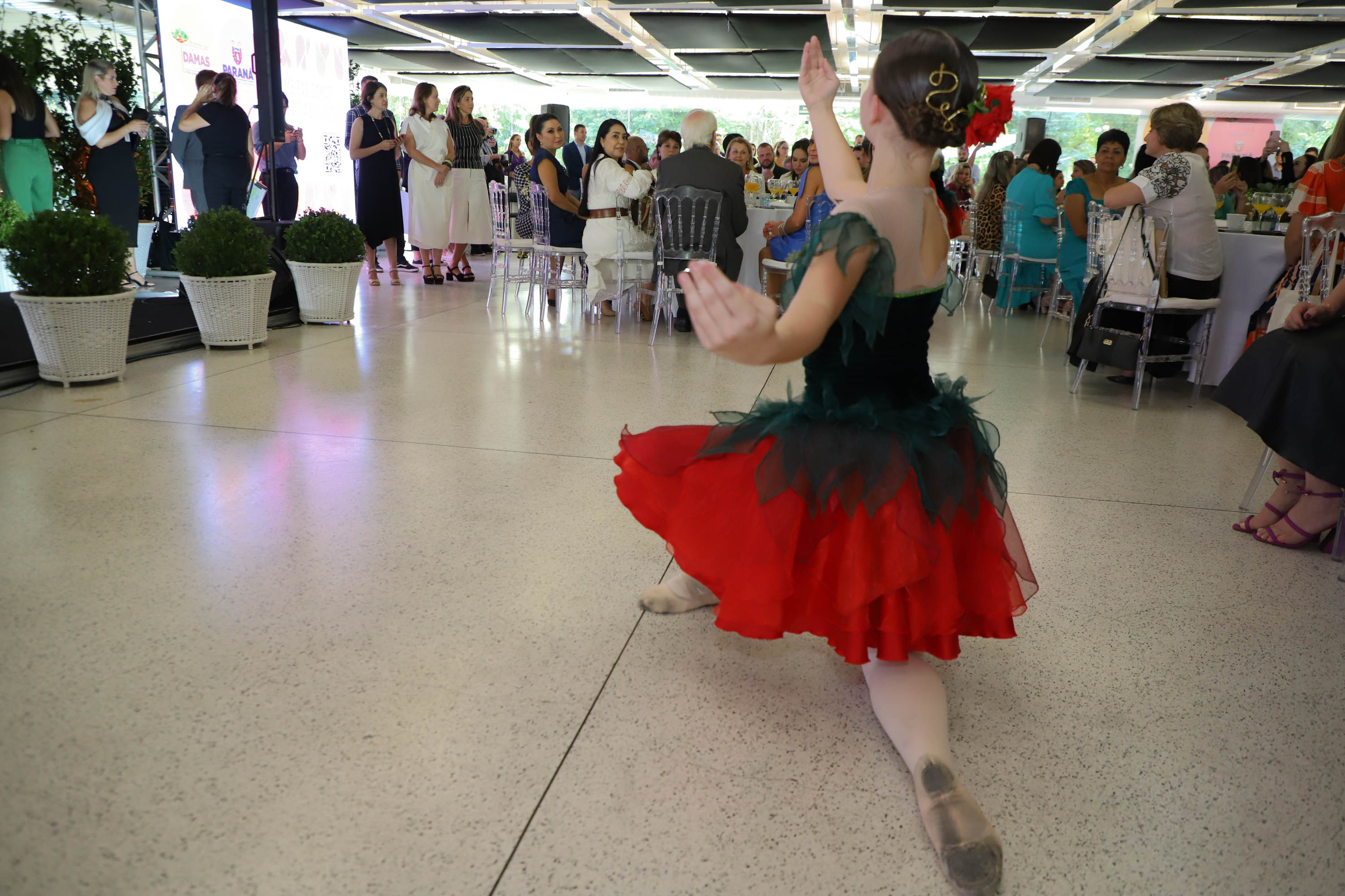 A primeira-dama do Paraná, Luciana Saito Massa, presidiu nesta terça-feira (21) o II Encontro das Primeiras-Damas do Paraná — A Força da Mulher Paranaense, no Museu Oscar Niemeyer, em Curitiba.
