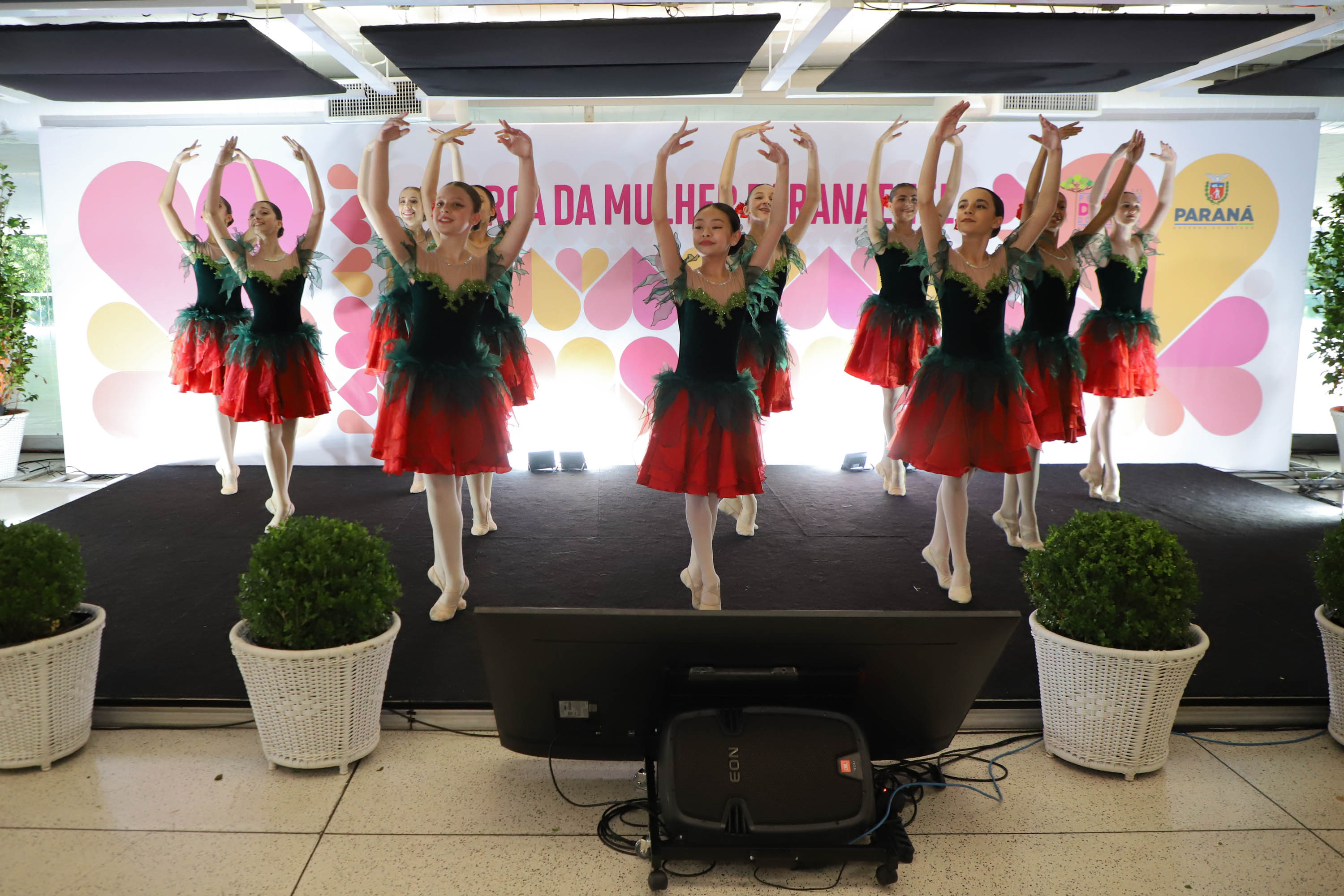 A primeira-dama do Paraná, Luciana Saito Massa, presidiu nesta terça-feira (21) o II Encontro das Primeiras-Damas do Paraná — A Força da Mulher Paranaense, no Museu Oscar Niemeyer, em Curitiba.