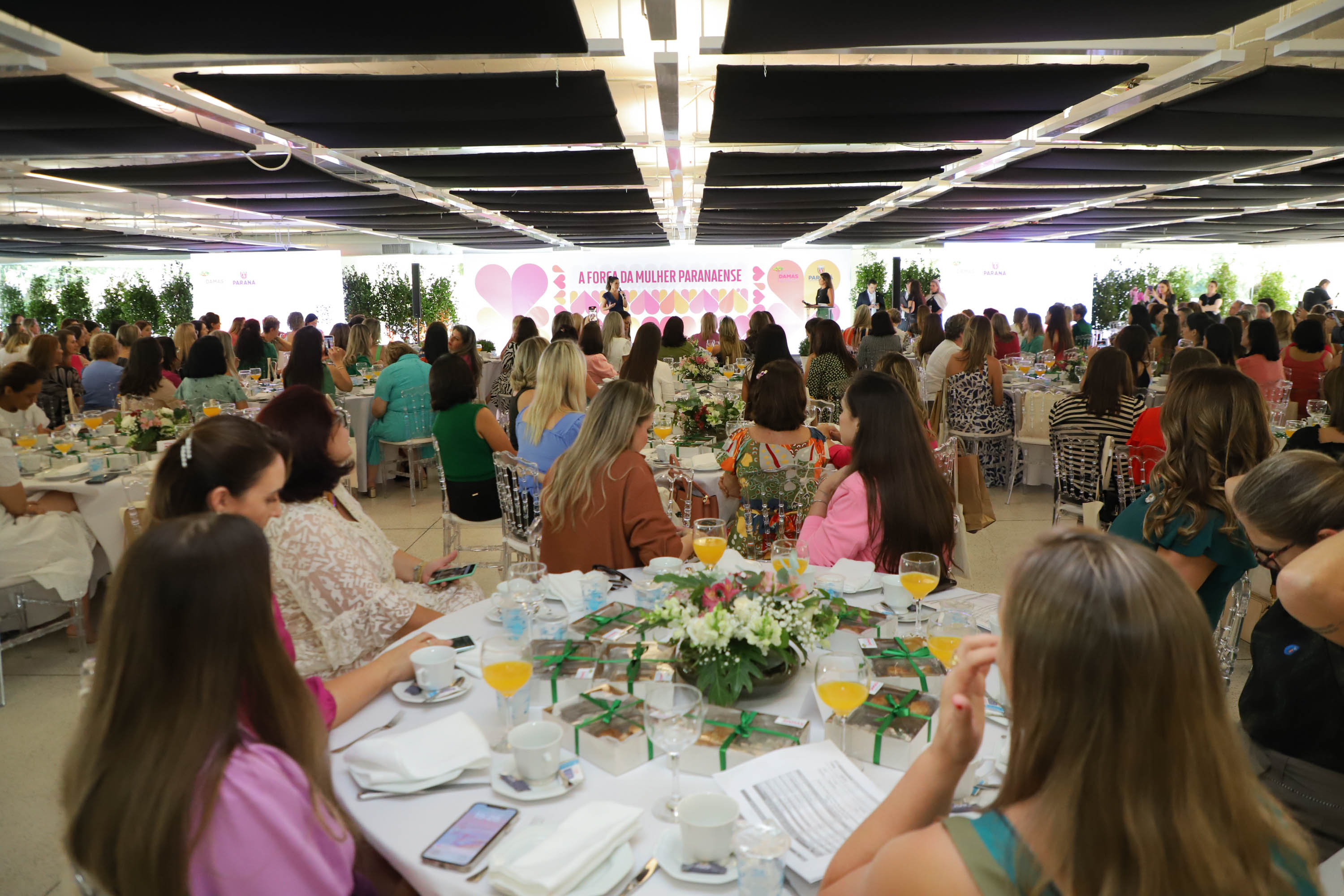 A primeira-dama do Paraná, Luciana Saito Massa, presidiu nesta terça-feira (21) o II Encontro das Primeiras-Damas do Paraná — A Força da Mulher Paranaense, no Museu Oscar Niemeyer, em Curitiba.