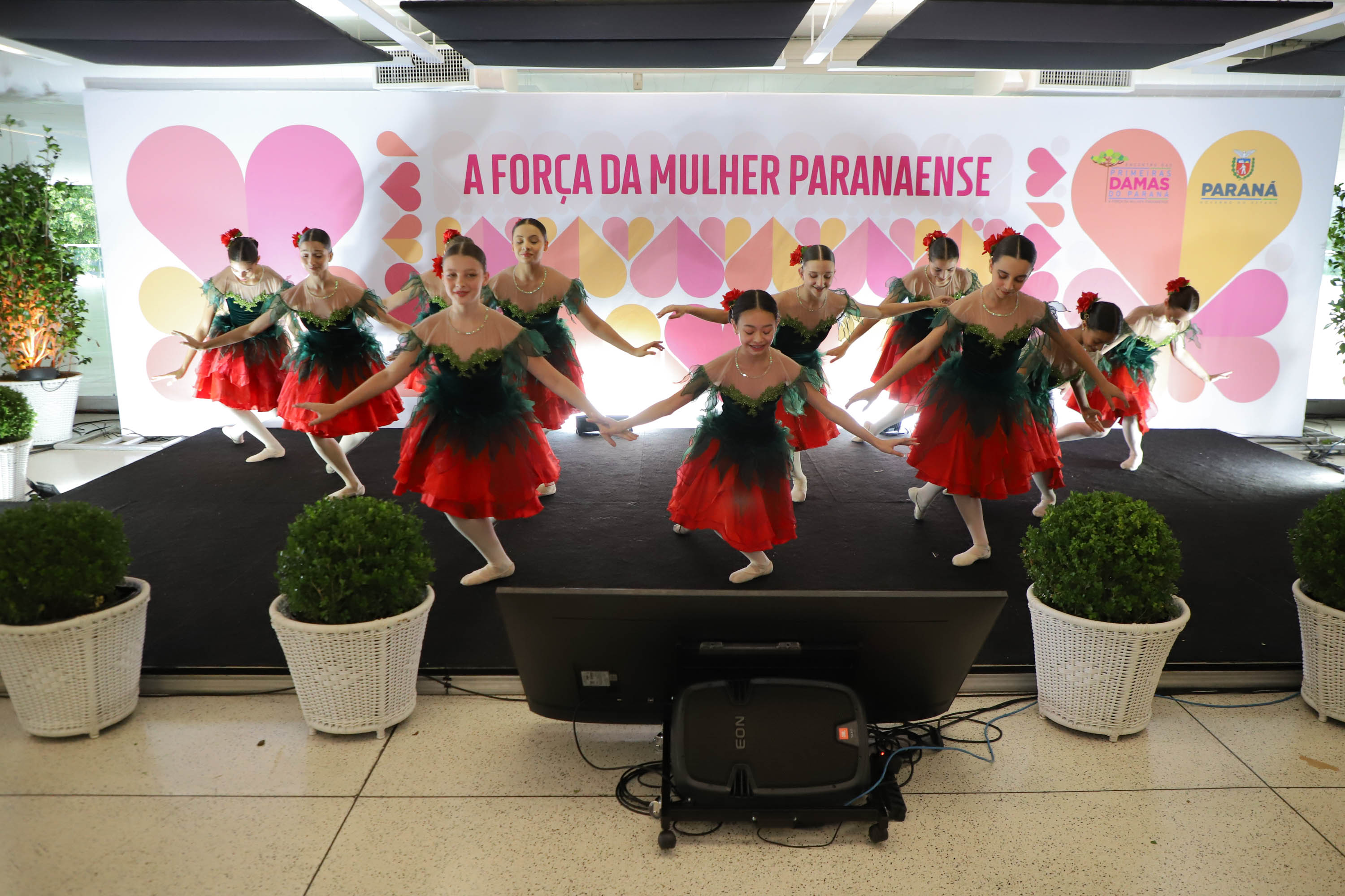 A primeira-dama do Paraná, Luciana Saito Massa, presidiu nesta terça-feira (21) o II Encontro das Primeiras-Damas do Paraná — A Força da Mulher Paranaense, no Museu Oscar Niemeyer, em Curitiba.