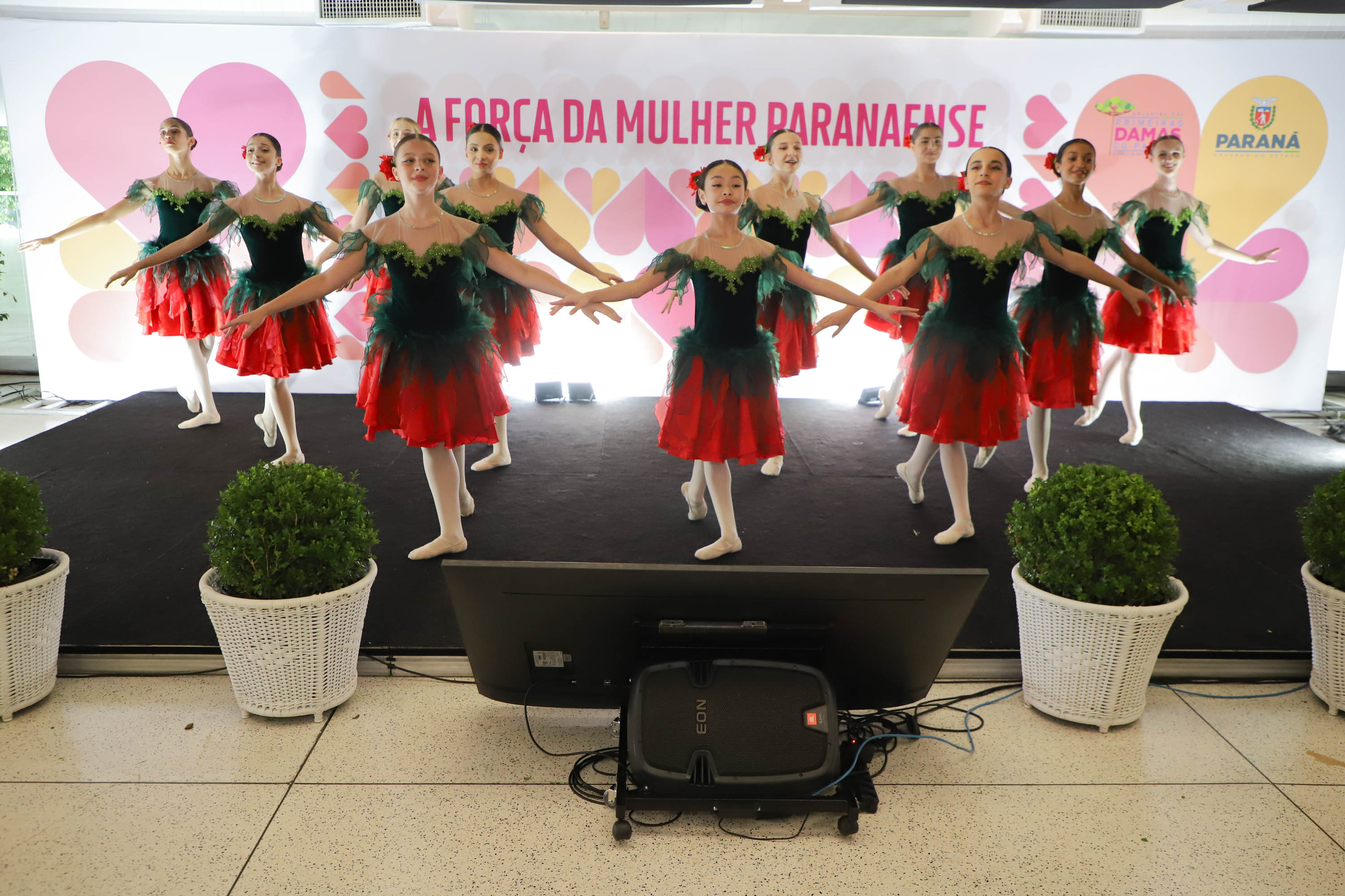 A primeira-dama do Paraná, Luciana Saito Massa, presidiu nesta terça-feira (21) o II Encontro das Primeiras-Damas do Paraná — A Força da Mulher Paranaense, no Museu Oscar Niemeyer, em Curitiba.