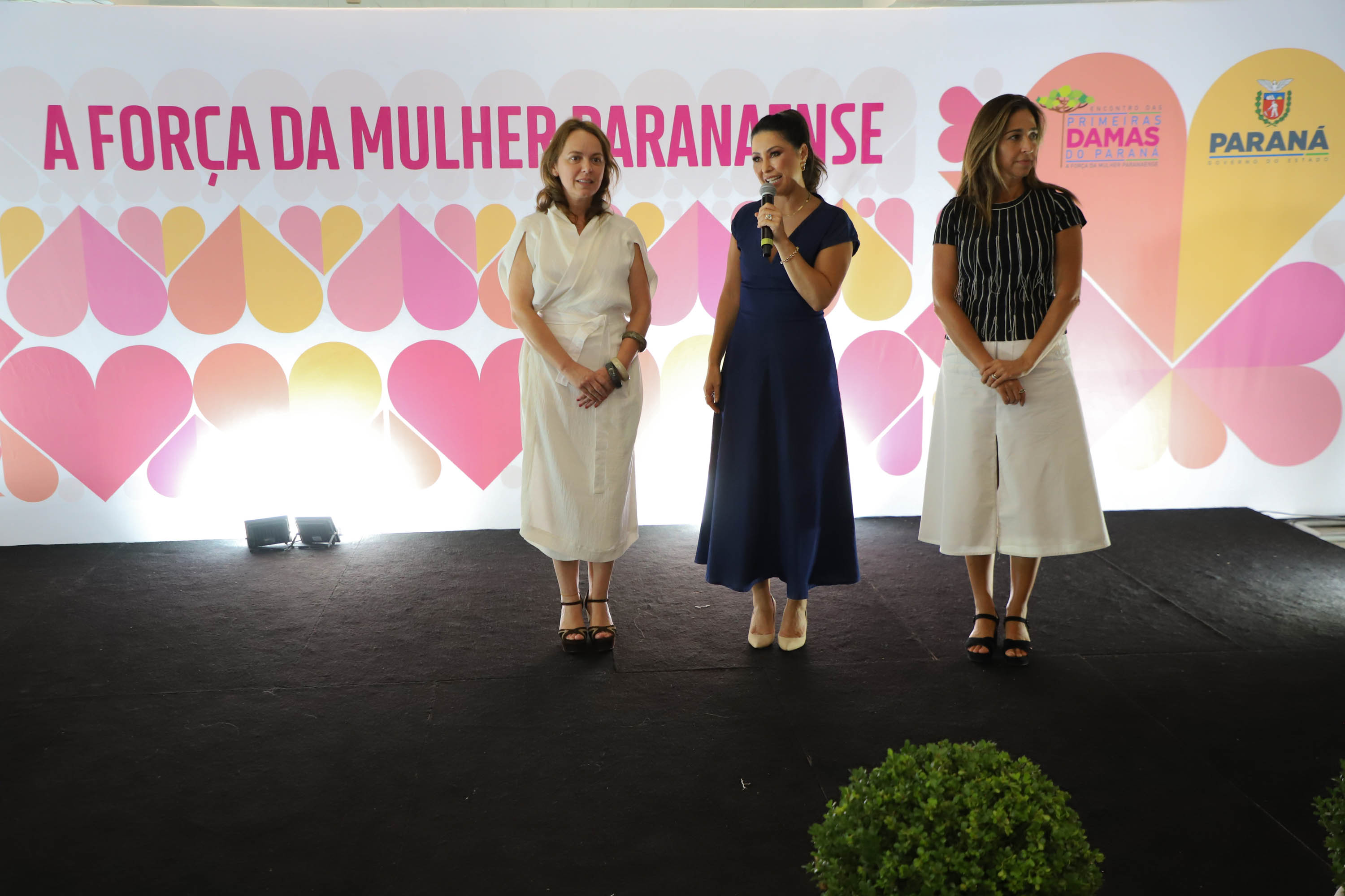 A primeira-dama do Paraná, Luciana Saito Massa, presidiu nesta terça-feira (21) o II Encontro das Primeiras-Damas do Paraná — A Força da Mulher Paranaense, no Museu Oscar Niemeyer, em Curitiba.