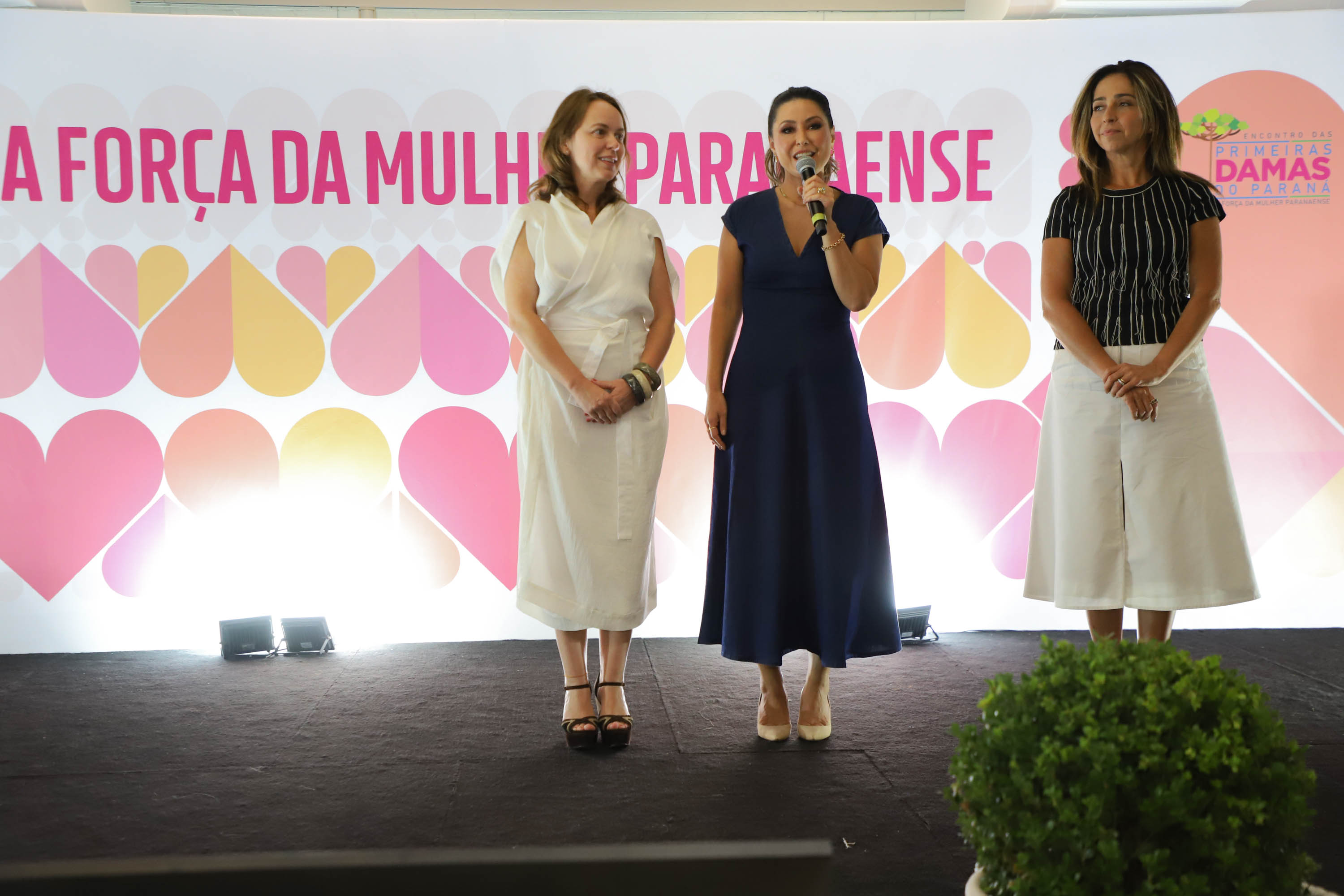 A primeira-dama do Paraná, Luciana Saito Massa, presidiu nesta terça-feira (21) o II Encontro das Primeiras-Damas do Paraná — A Força da Mulher Paranaense, no Museu Oscar Niemeyer, em Curitiba.