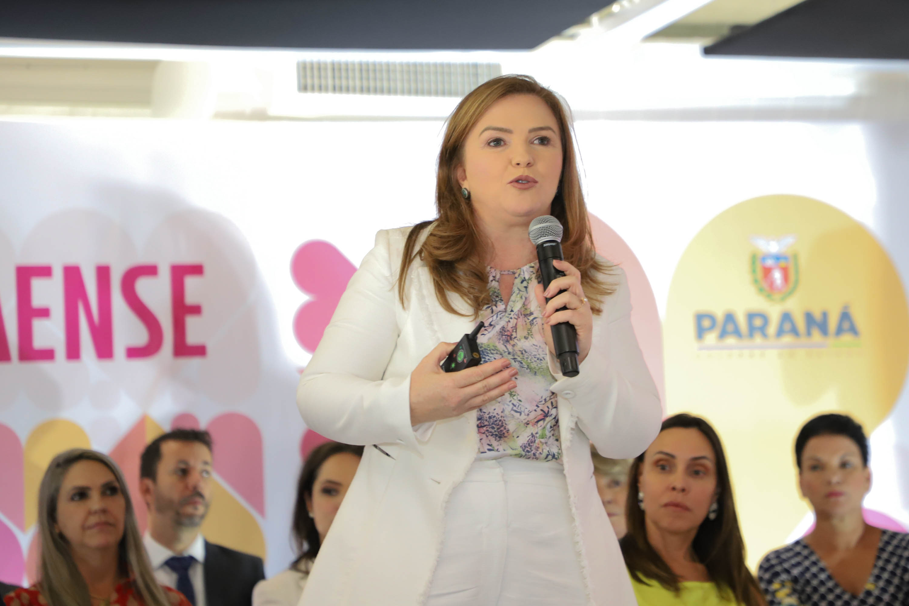 A primeira-dama do Paraná, Luciana Saito Massa, presidiu nesta terça-feira (21) o II Encontro das Primeiras-Damas do Paraná — A Força da Mulher Paranaense, no Museu Oscar Niemeyer, em Curitiba.