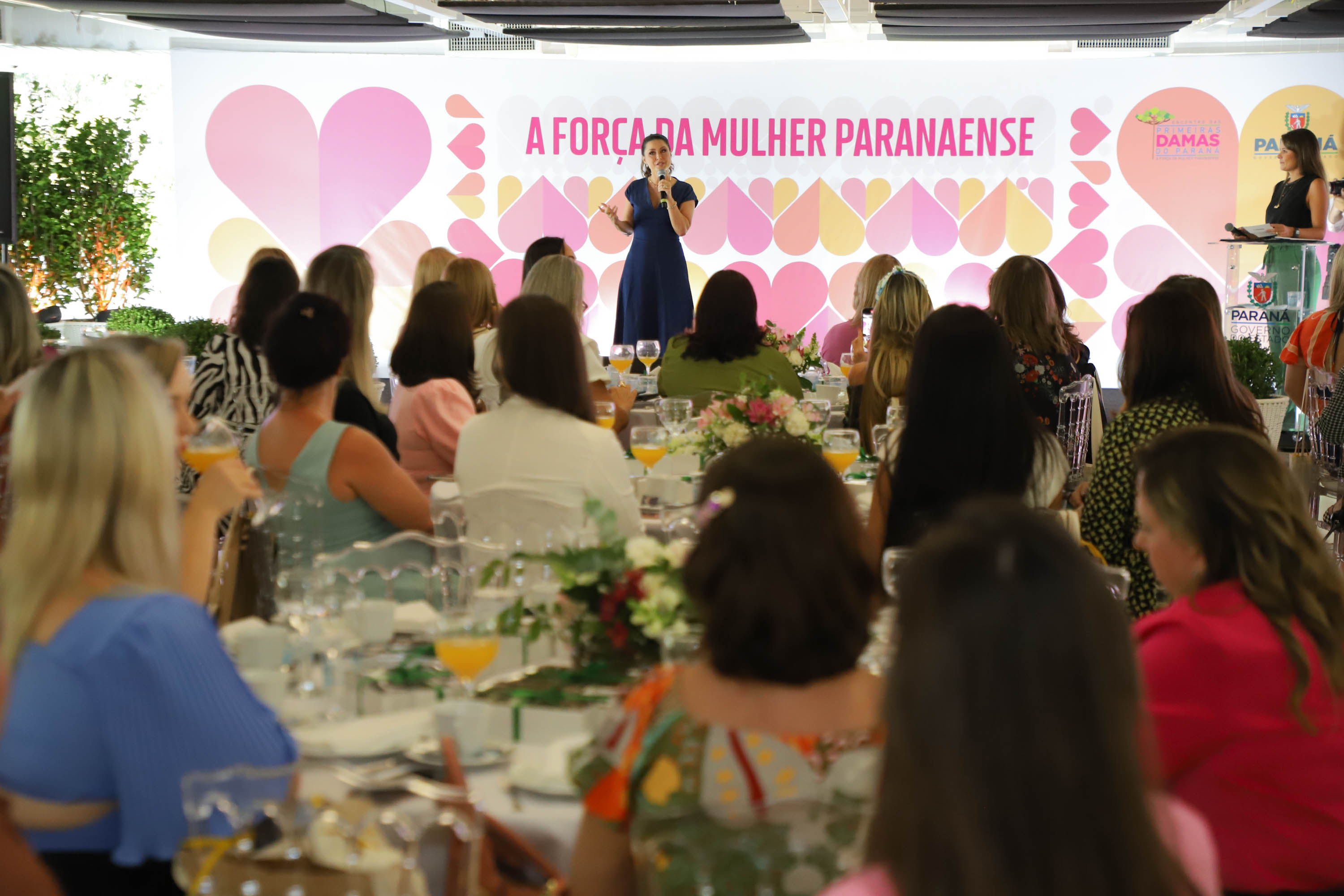 A primeira-dama do Paraná, Luciana Saito Massa, presidiu nesta terça-feira (21) o II Encontro das Primeiras-Damas do Paraná — A Força da Mulher Paranaense, no Museu Oscar Niemeyer, em Curitiba.