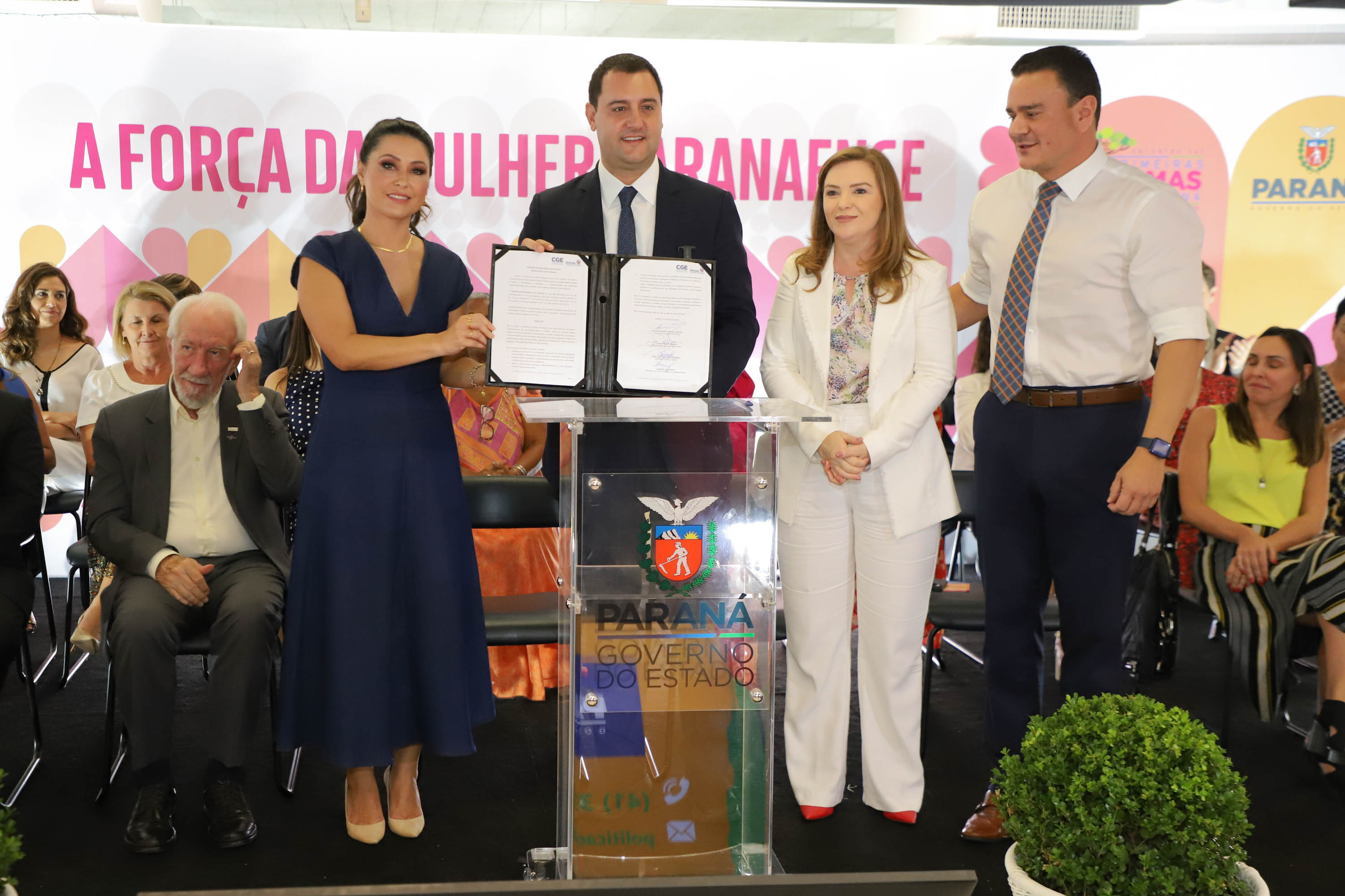 O governador Carlos Massa Ratinho Junior sancionou nesta terça-feira (21) a criação do Fundo Estadual dos Direitos da Mulher (FEDIM/PR).