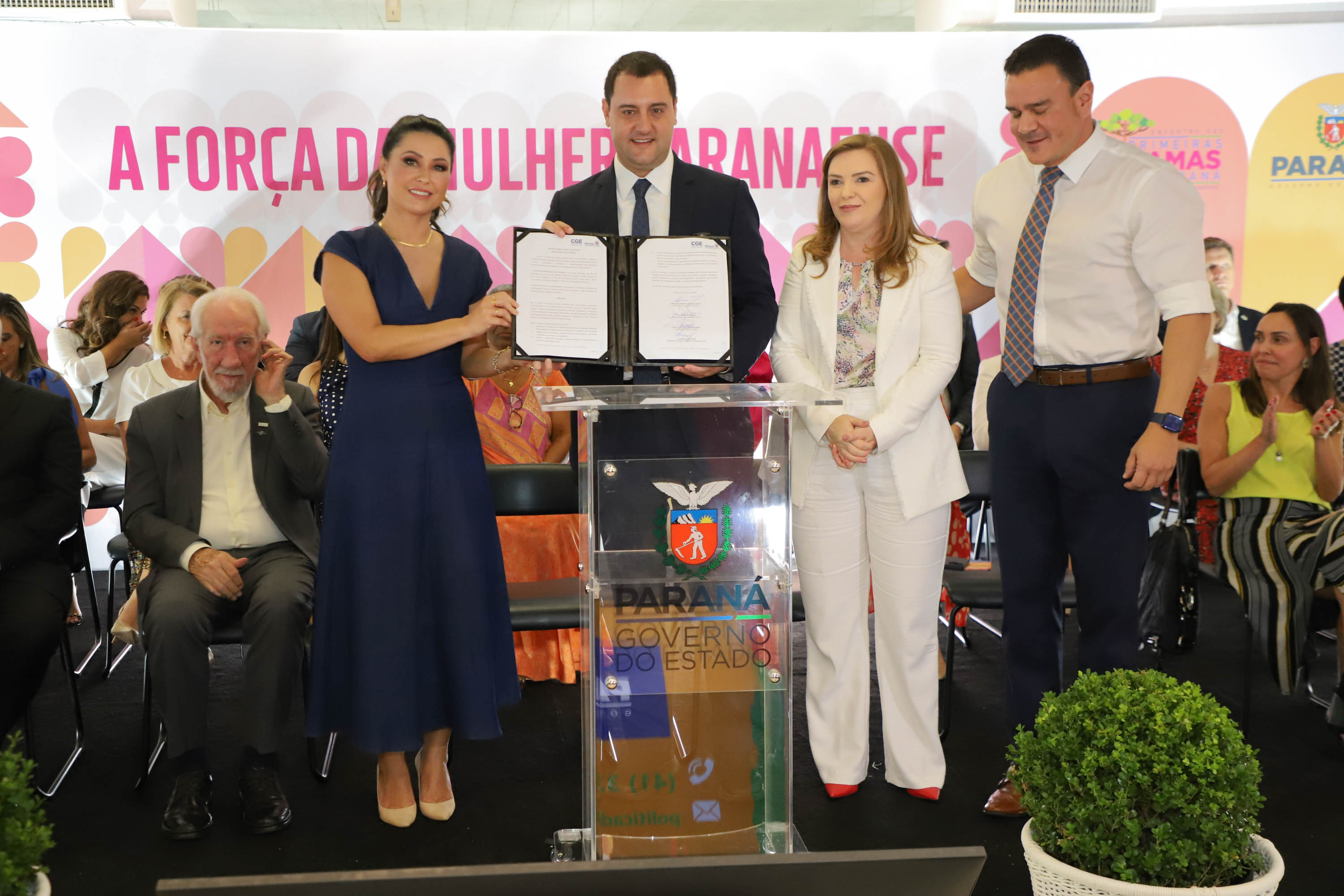 O governador Carlos Massa Ratinho Junior sancionou nesta terça-feira (21) a criação do Fundo Estadual dos Direitos da Mulher (FEDIM/PR).