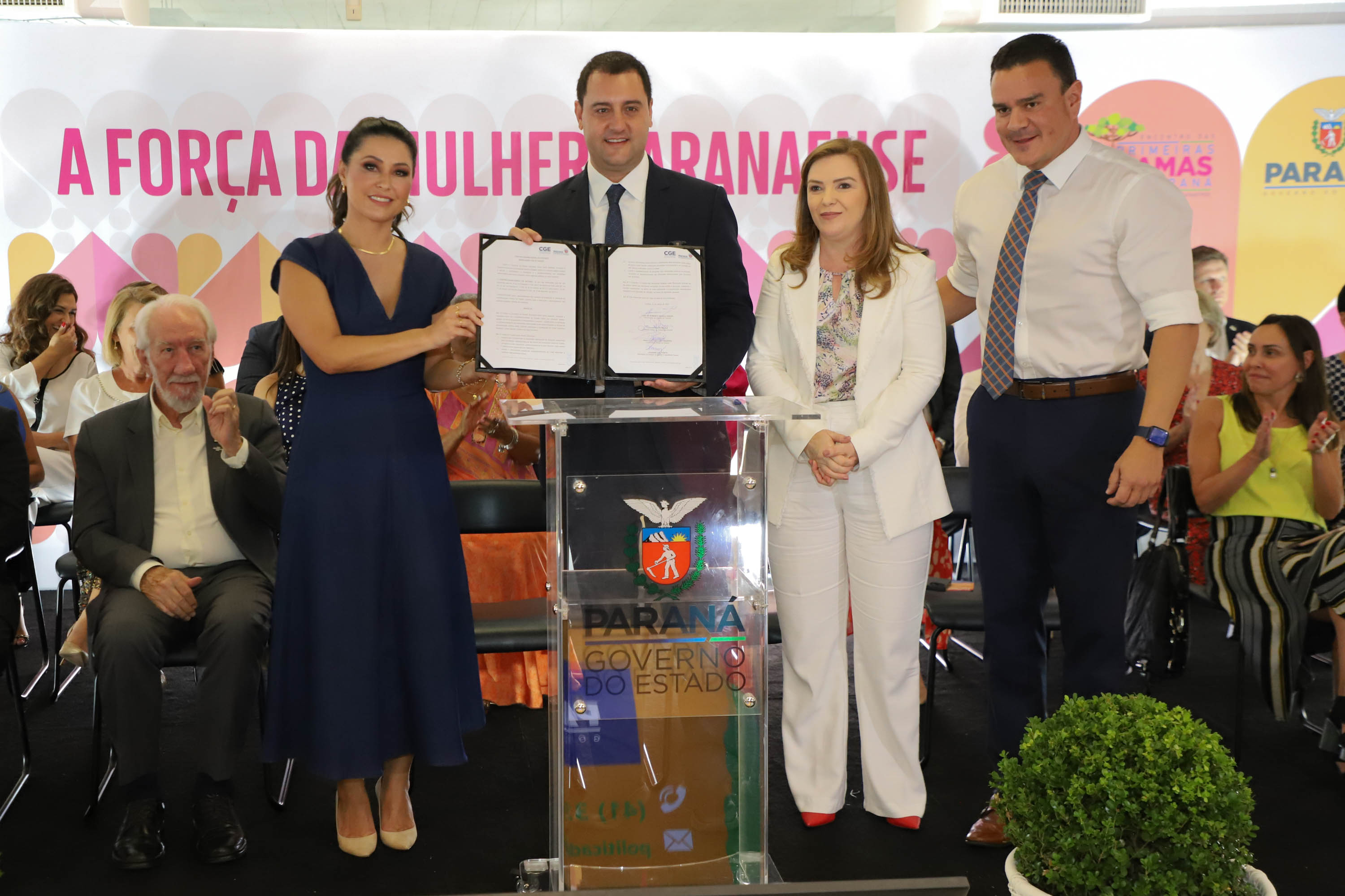 O governador Carlos Massa Ratinho Junior sancionou nesta terça-feira (21) a criação do Fundo Estadual dos Direitos da Mulher (FEDIM/PR).