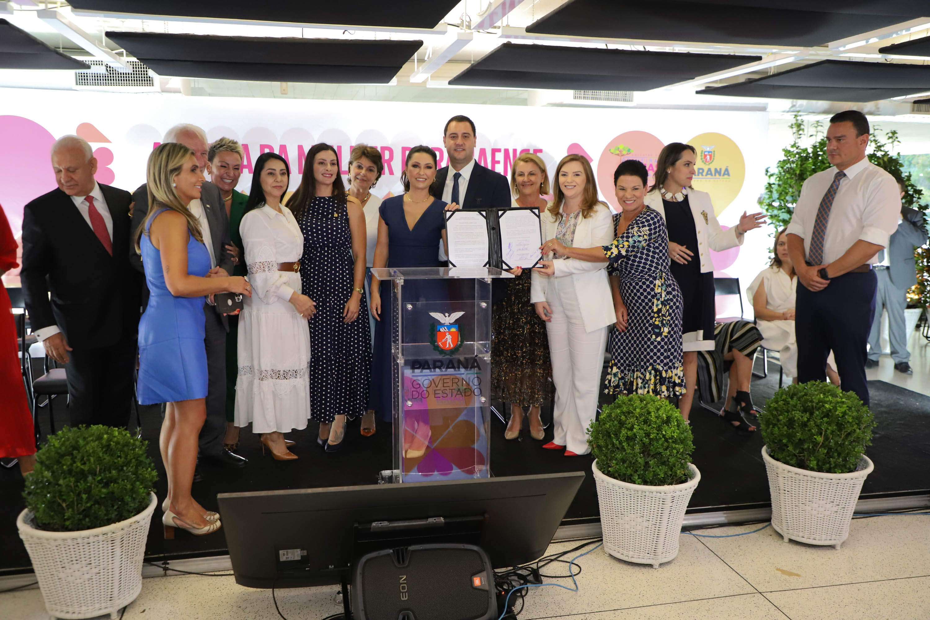 O governador Carlos Massa Ratinho Junior sancionou nesta terça-feira (21) a criação do Fundo Estadual dos Direitos da Mulher (FEDIM/PR).