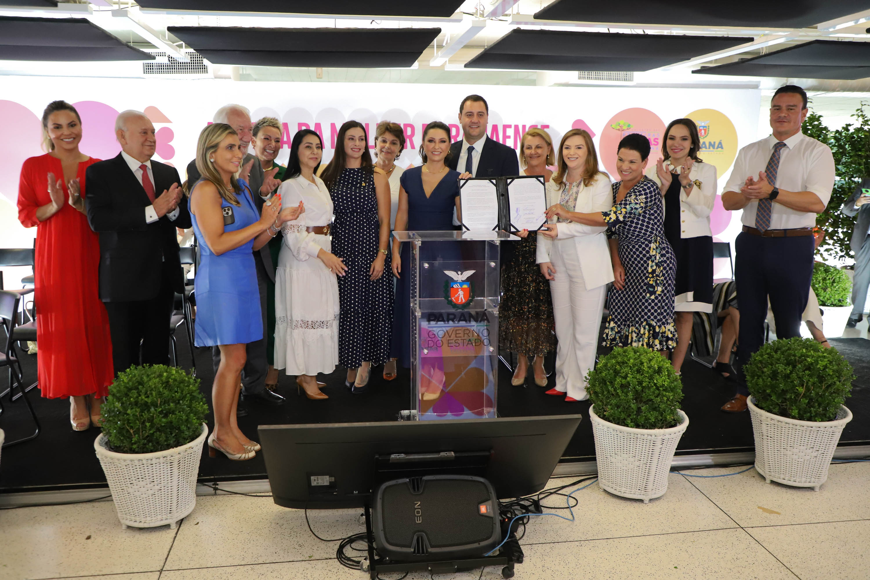 O governador Carlos Massa Ratinho Junior sancionou nesta terça-feira (21) a criação do Fundo Estadual dos Direitos da Mulher (FEDIM/PR).