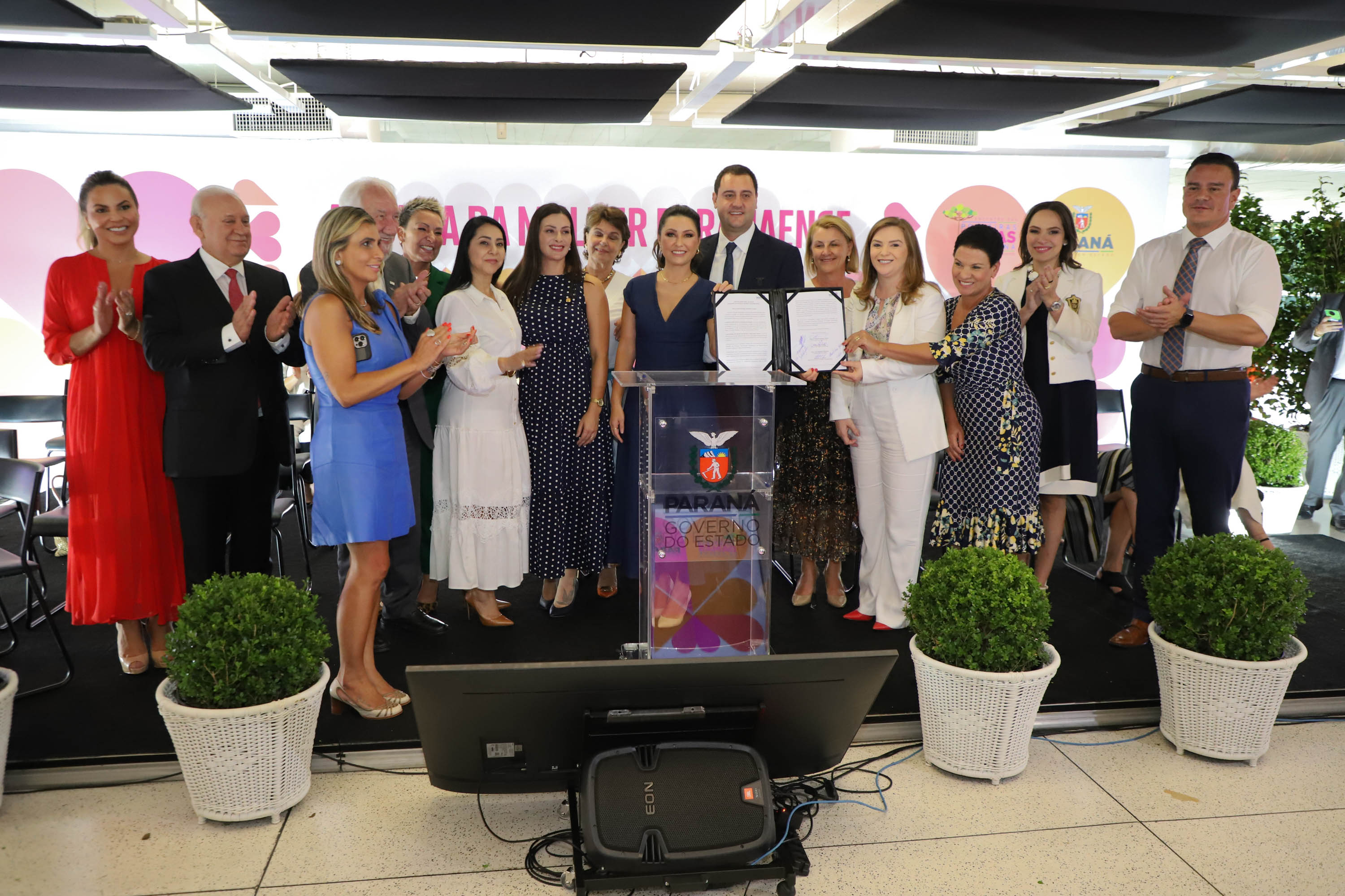 O governador Carlos Massa Ratinho Junior sancionou nesta terça-feira (21) a criação do Fundo Estadual dos Direitos da Mulher (FEDIM/PR).