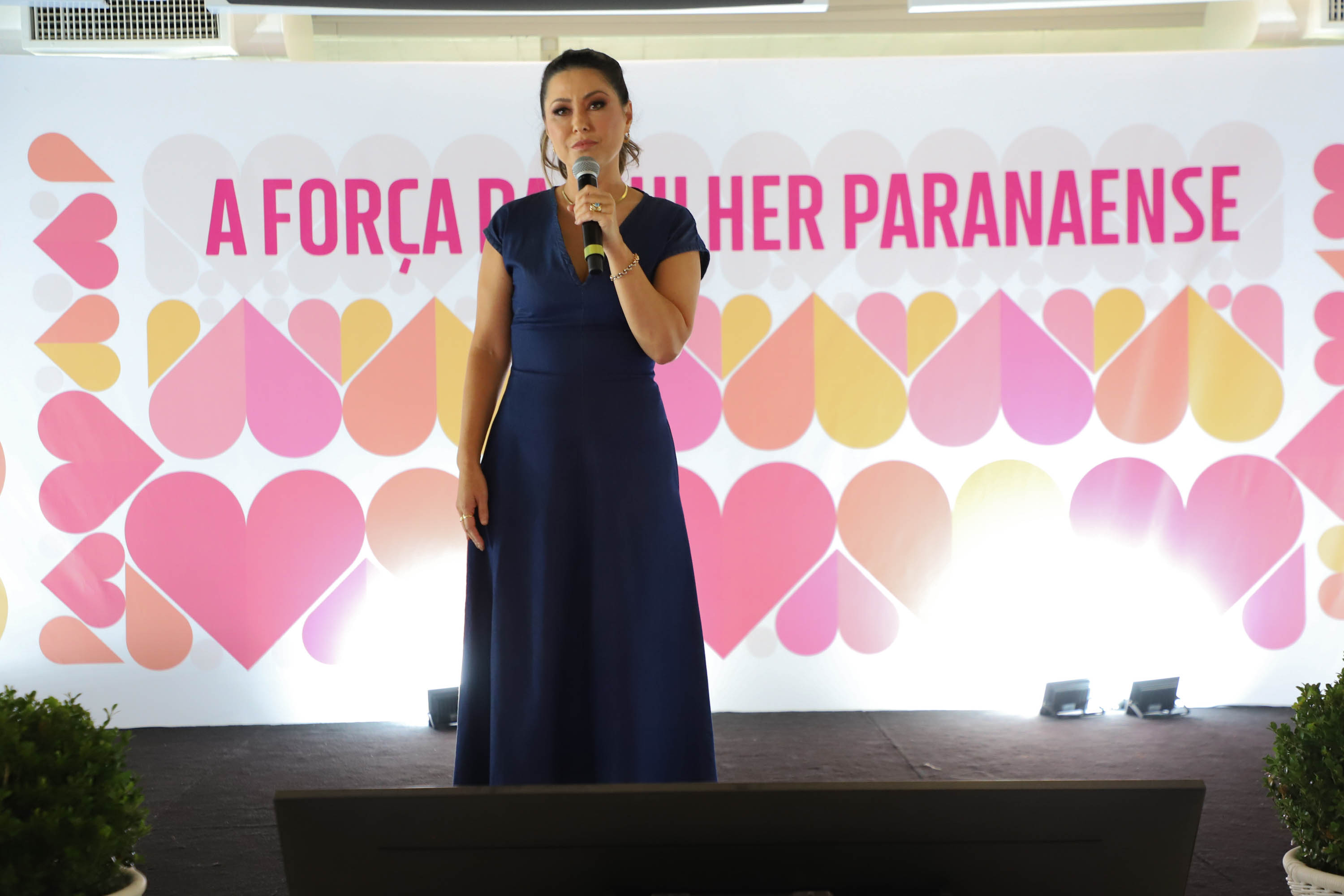 A primeira-dama do Paraná, Luciana Saito Massa, presidiu nesta terça-feira (21) o II Encontro das Primeiras-Damas do Paraná — A Força da Mulher Paranaense, no Museu Oscar Niemeyer, em Curitiba.
