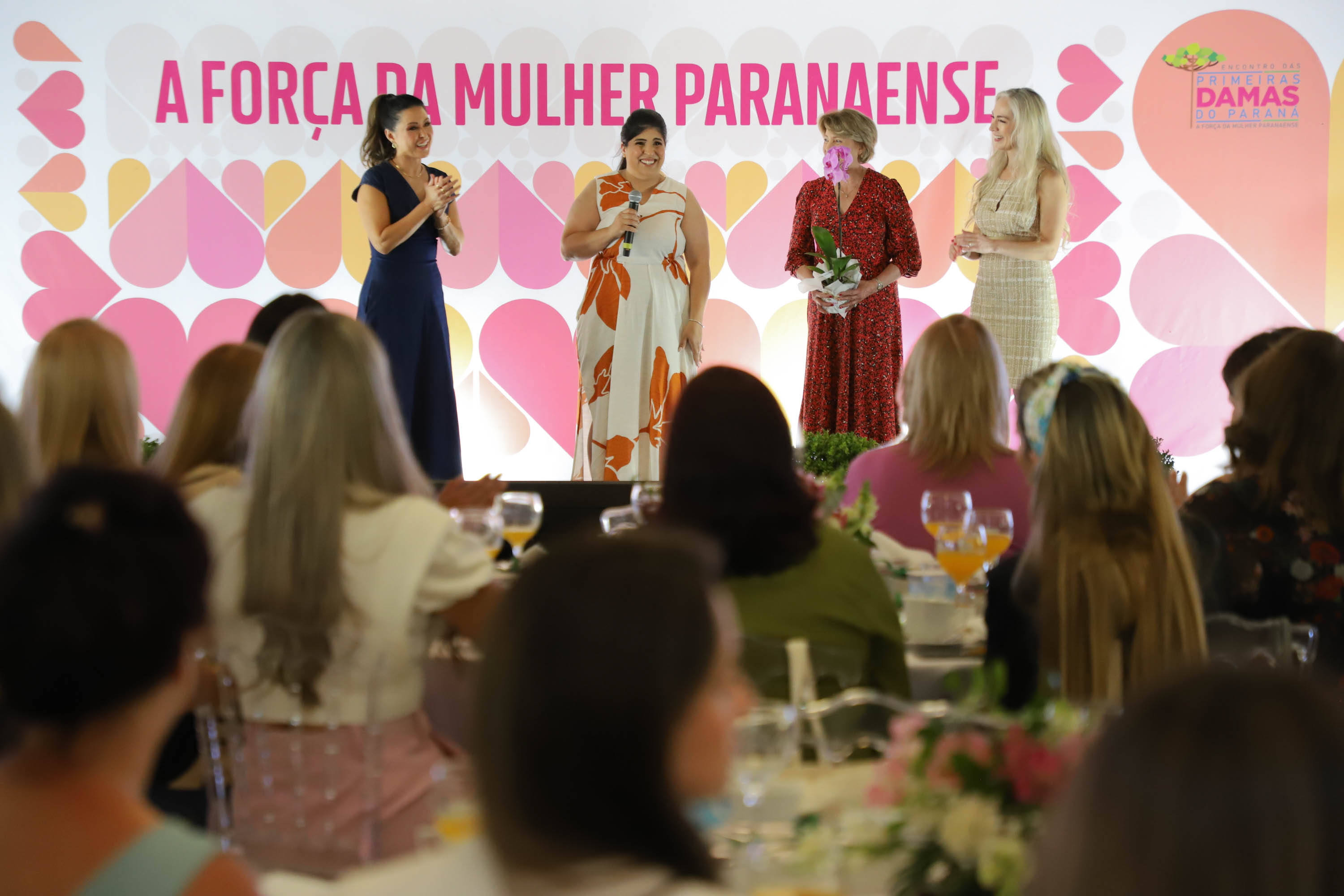 A primeira-dama do Paraná, Luciana Saito Massa, presidiu nesta terça-feira (21) o II Encontro das Primeiras-Damas do Paraná — A Força da Mulher Paranaense, no Museu Oscar Niemeyer, em Curitiba.