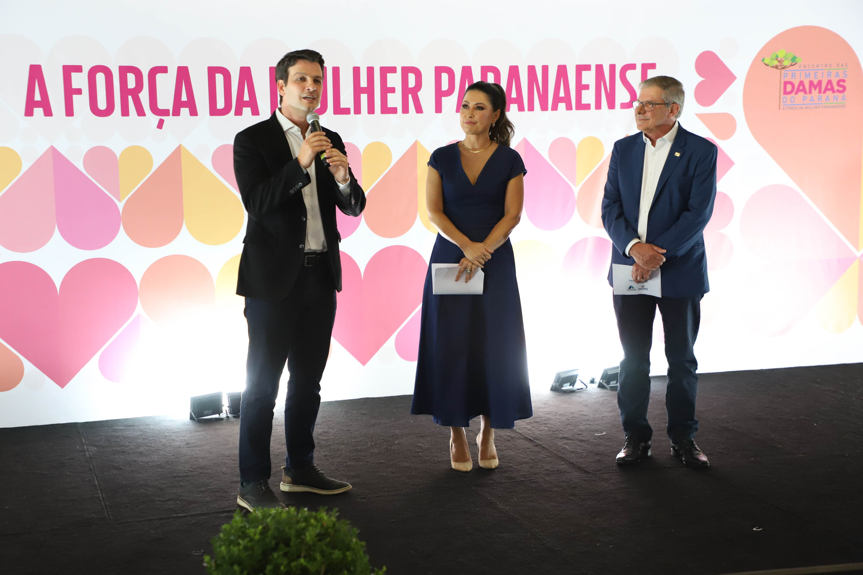 A primeira-dama do Paraná, Luciana Saito Massa, presidiu nesta terça-feira (21) o II Encontro das Primeiras-Damas do Paraná — A Força da Mulher Paranaense, no Museu Oscar Niemeyer, em Curitiba.