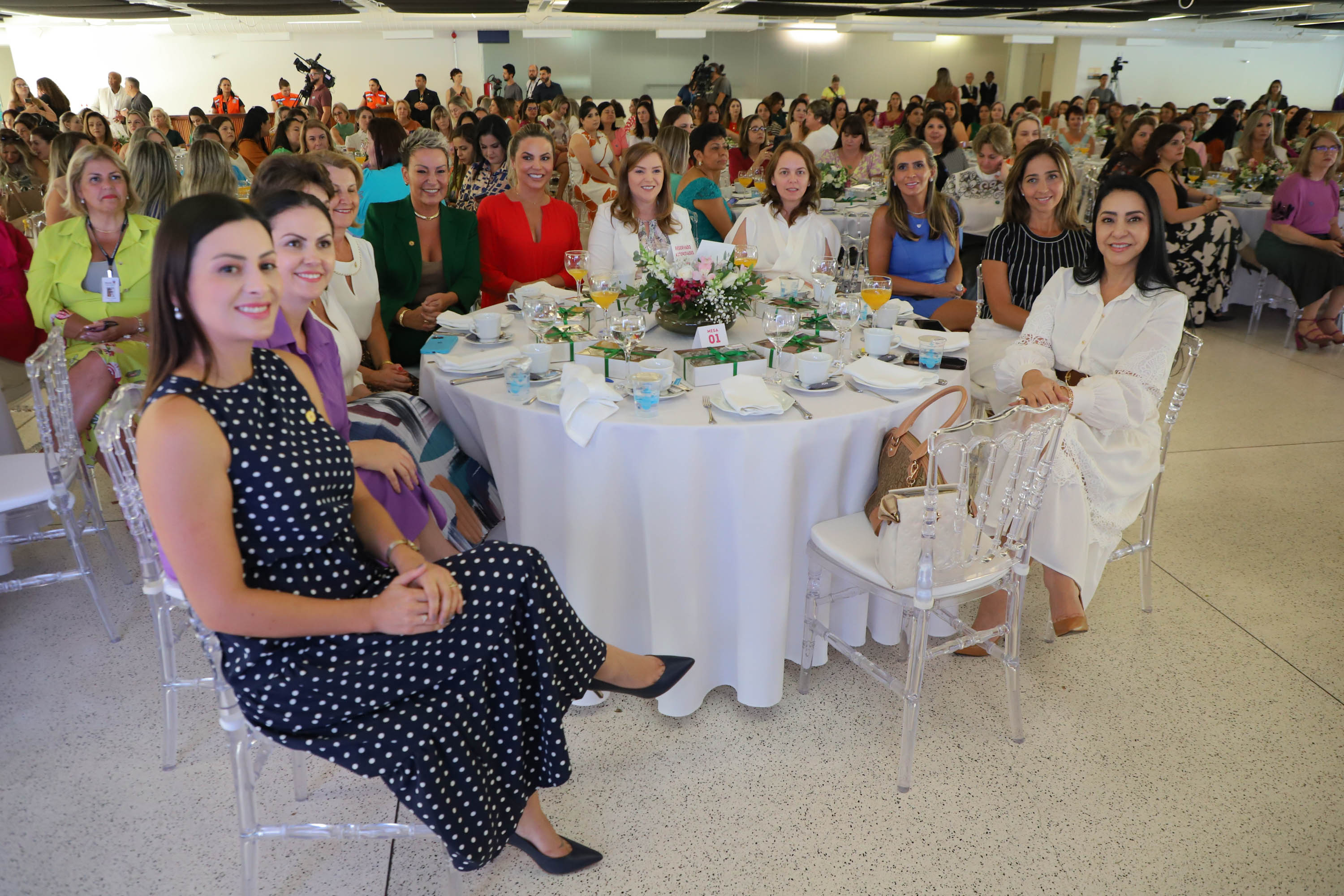 A primeira-dama do Paraná, Luciana Saito Massa, presidiu nesta terça-feira (21) o II Encontro das Primeiras-Damas do Paraná — A Força da Mulher Paranaense, no Museu Oscar Niemeyer, em Curitiba.