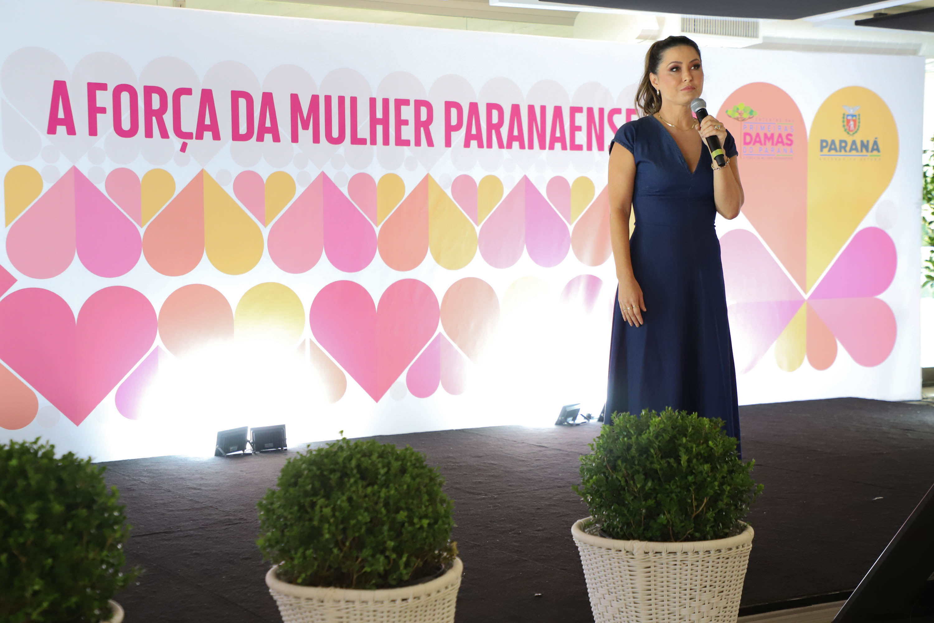 A primeira-dama do Paraná, Luciana Saito Massa, presidiu nesta terça-feira (21) o II Encontro das Primeiras-Damas do Paraná — A Força da Mulher Paranaense, no Museu Oscar Niemeyer, em Curitiba.
