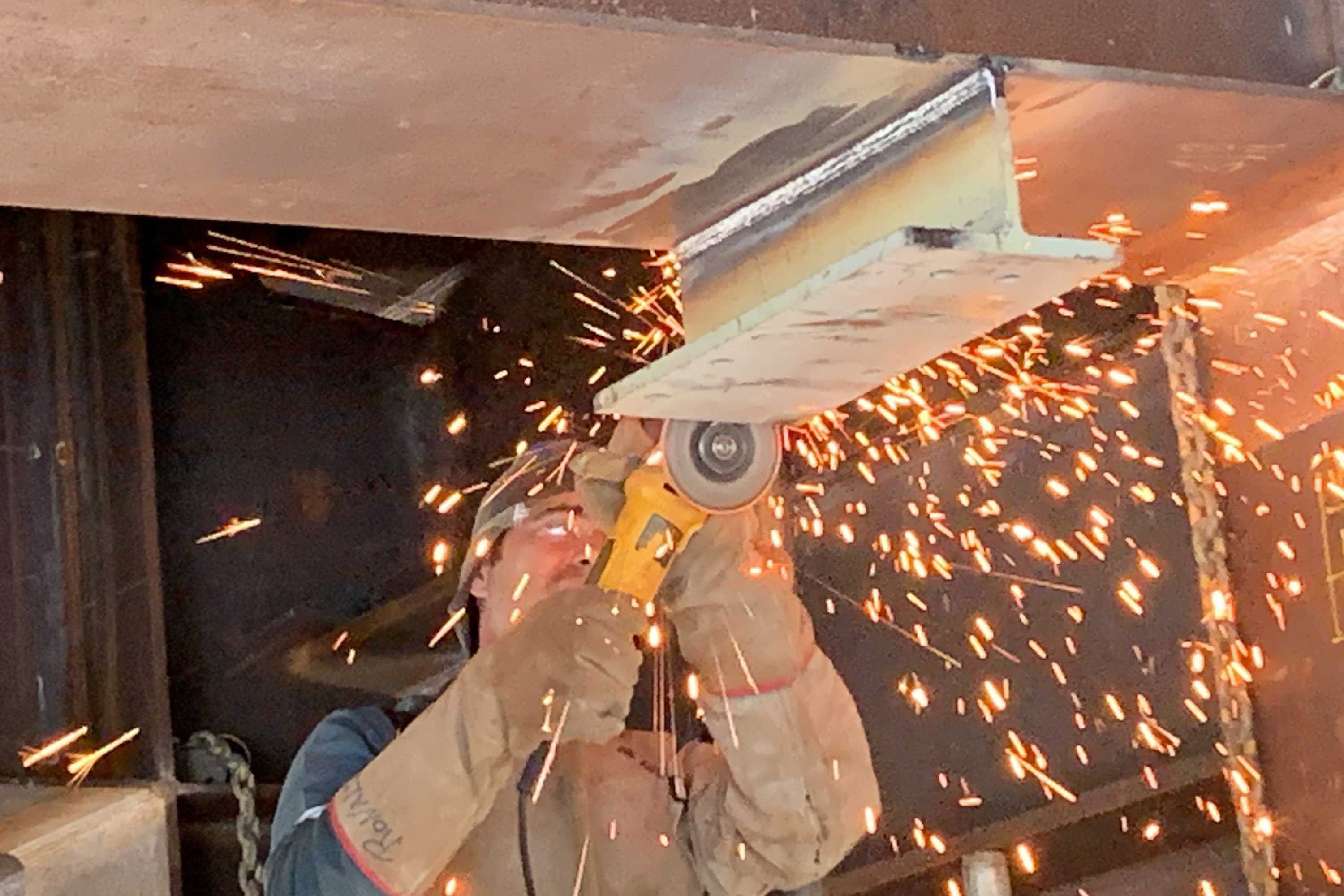 Ponte - Solda da via de rolamento da Plataforma de Inspeção e Manutenção da Ponte