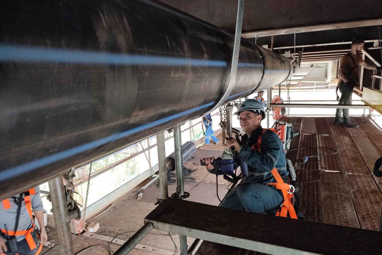 Ponte - Solda da via de rolamento da Plataforma de Inspeção e Manutenção da Ponte