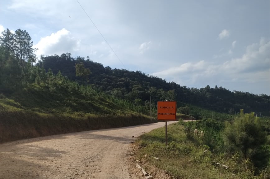 PR-092 Km 137 Doutor Ulysses - queda de barreira dia 2