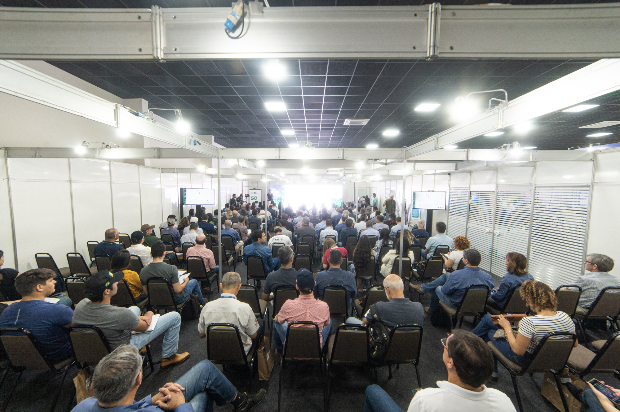 Ortigara participou ainda do 1.° Fórum Soja Baixo Carbono, promovido pela Embrapa.