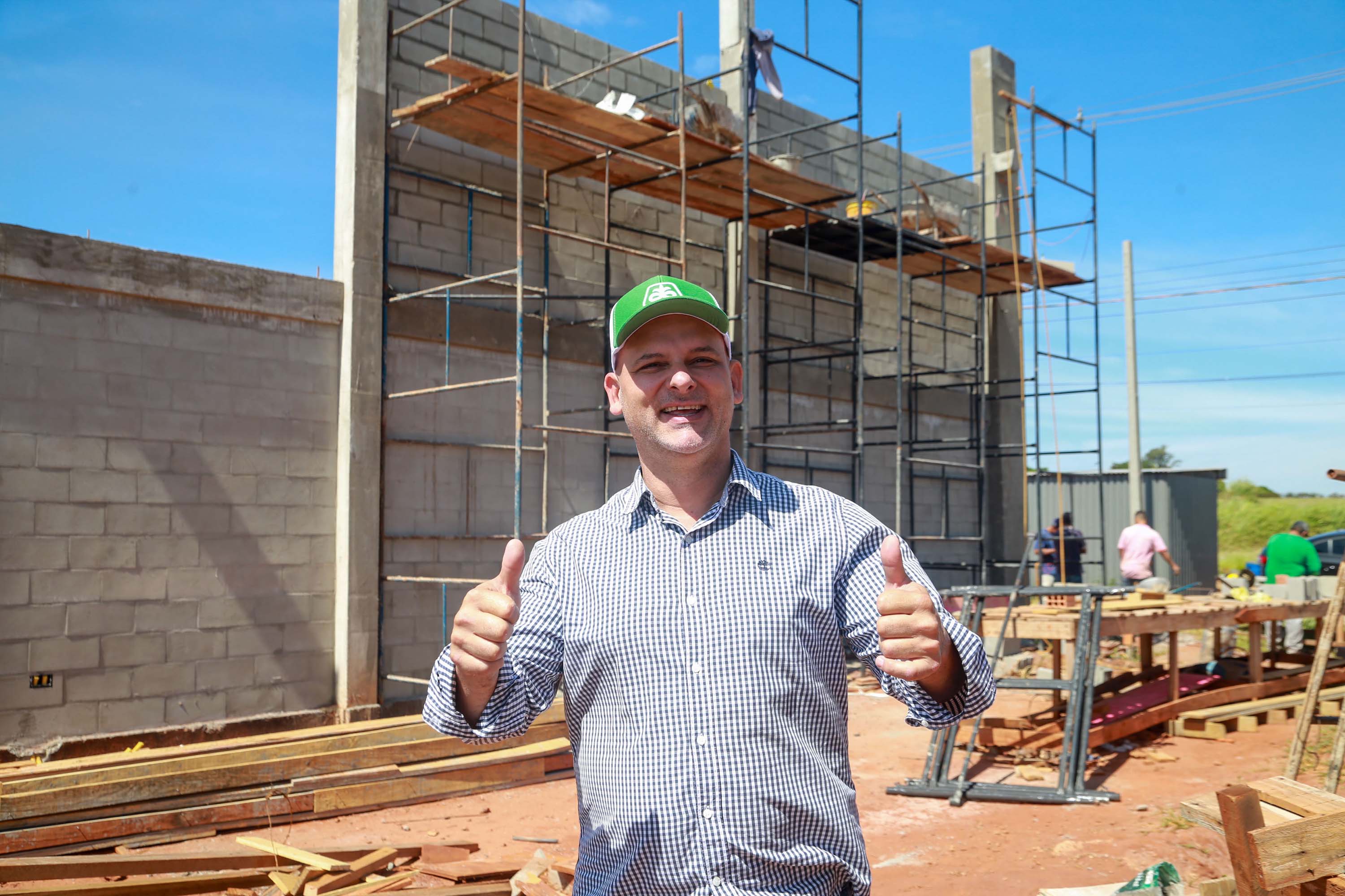 Com apoio do Estado, 160 barracões foram instalados nas cidades e geram emprego