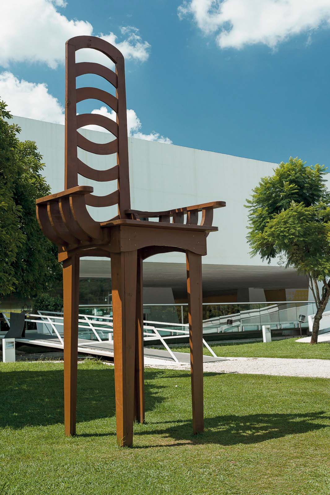 MON realiza restauro em obras de arte da área externa