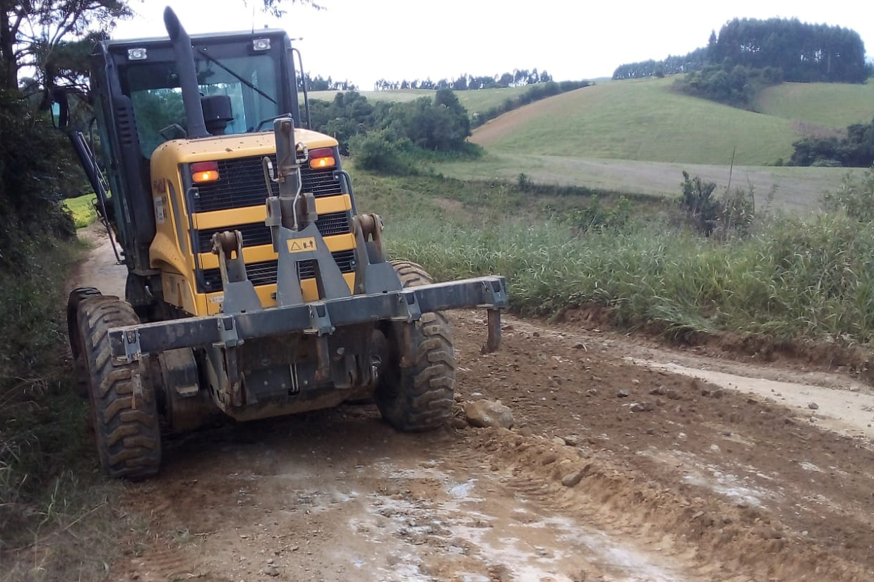 Conservação de estradas rurais na RMC e Vale do Ribeira são homologadas
