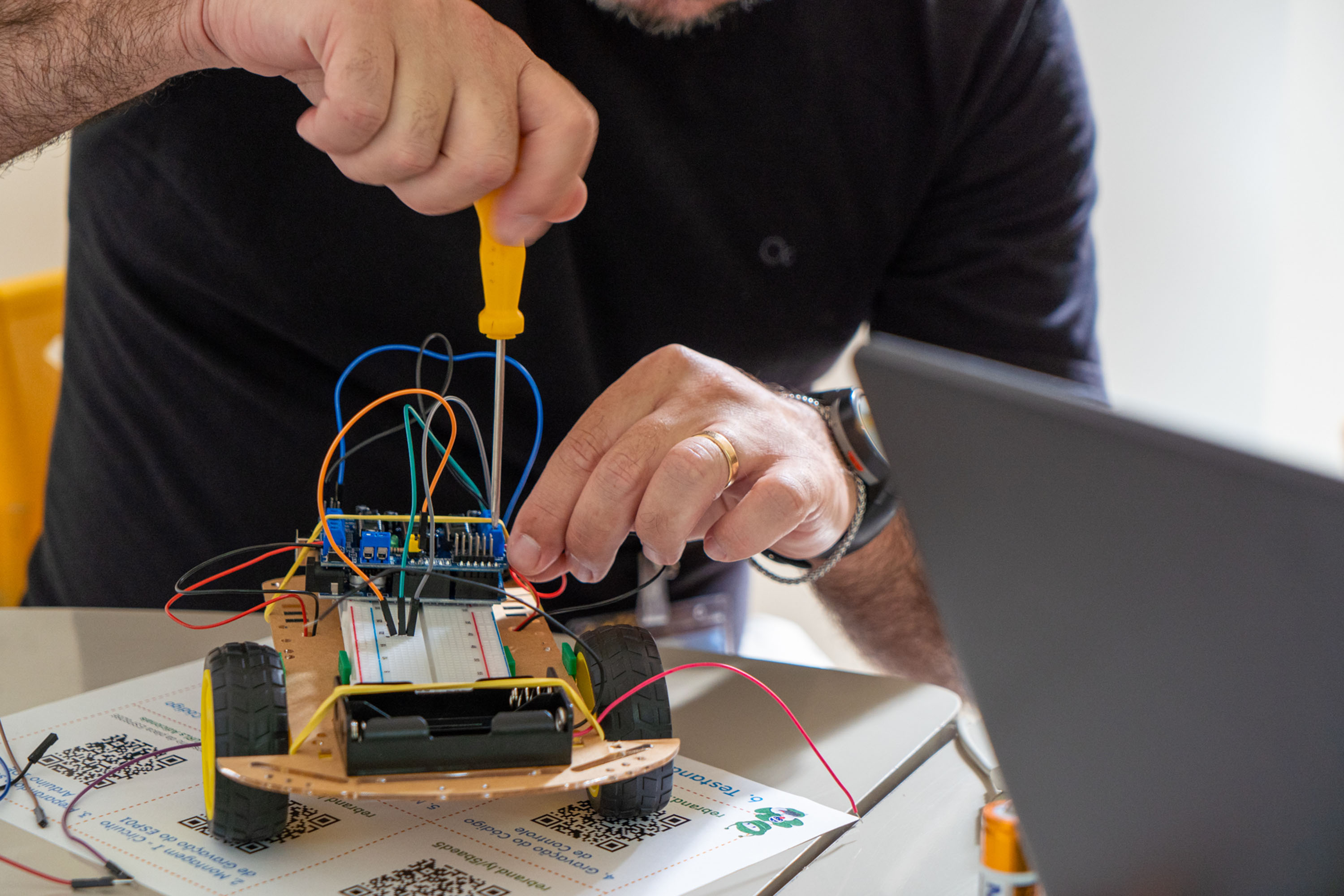 Alunos de Robótica se destacam na primeira Prova Paraná de 2023, com quase 70% de acertos no ensino médio