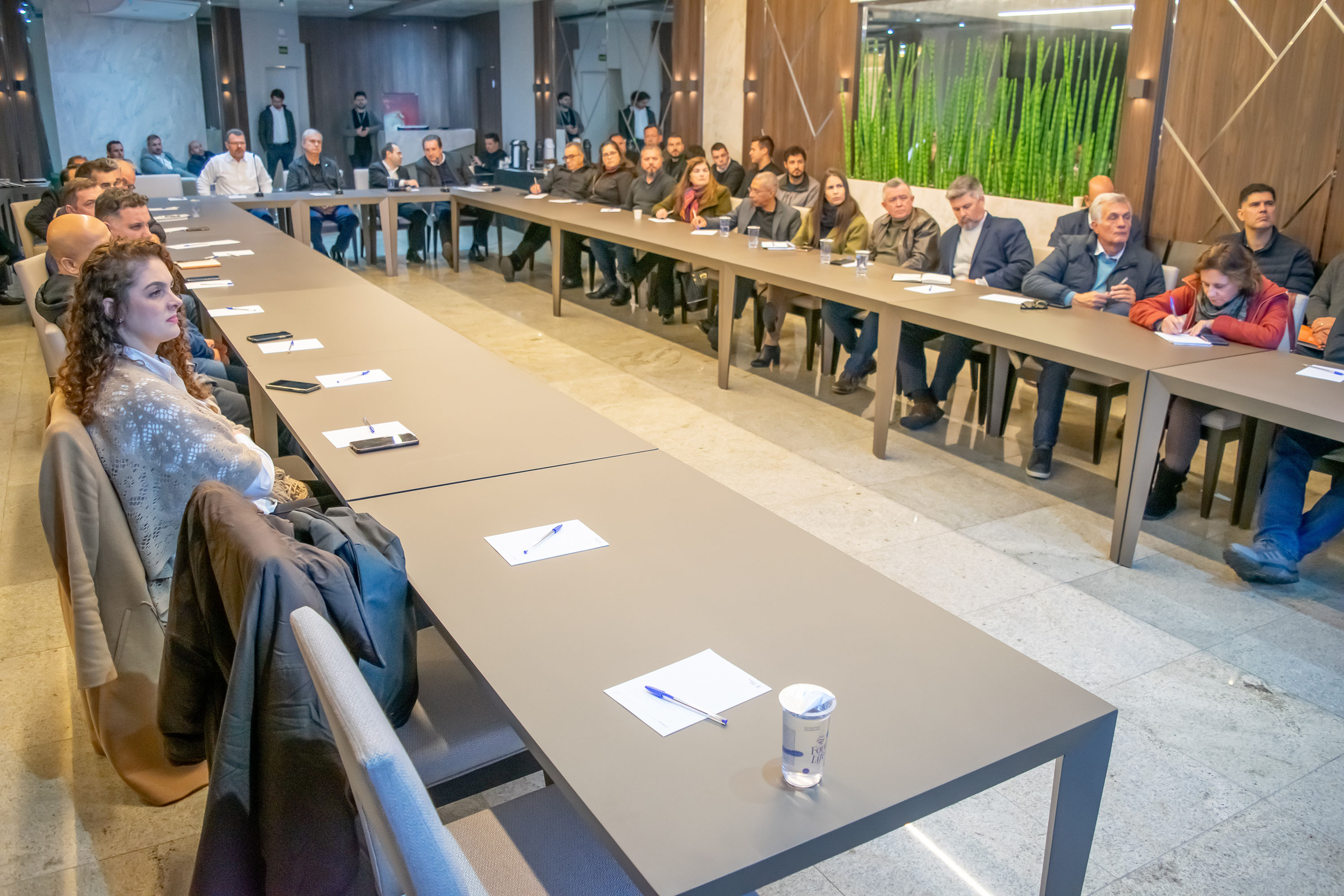 Empresários de Curitiba participam de evento sobre como economizar energia no mercado livre