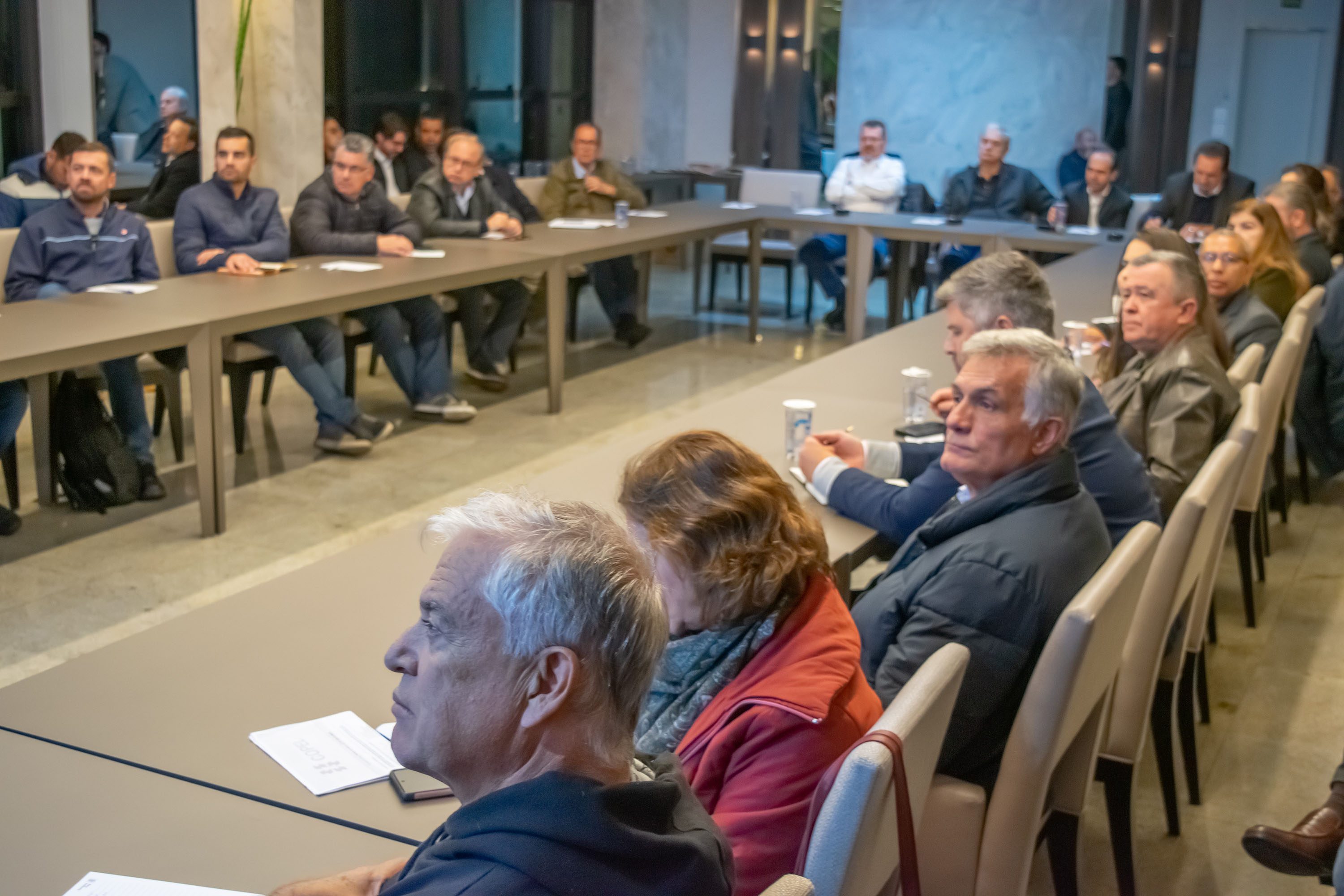 Empresários de Curitiba participam de evento sobre como economizar energia no mercado livre
