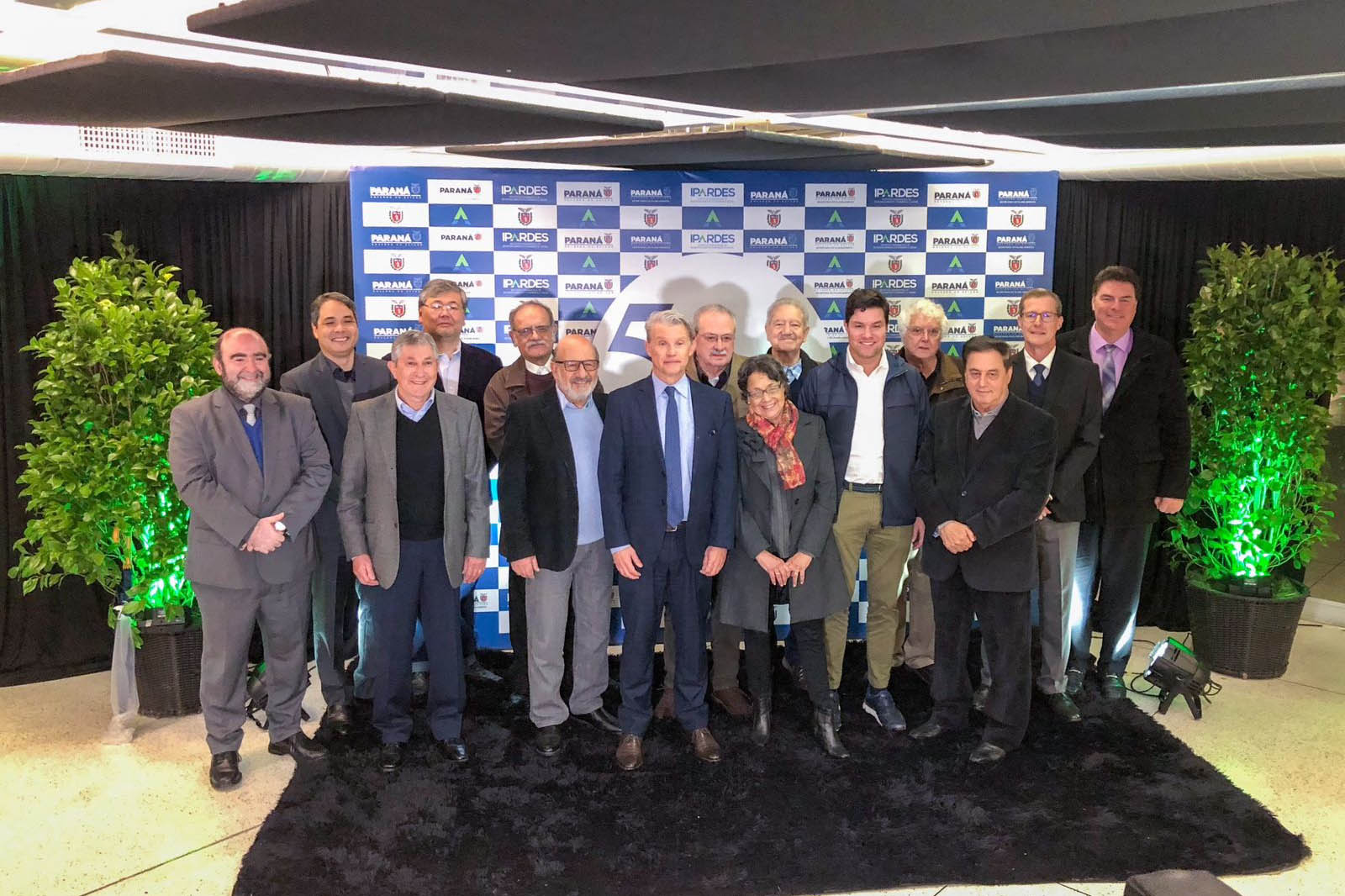 IPARDES ALex Adam SEPL Presidente Jorge Callado ao centro, com secere tario Guto Silva e ladeado de ex presidentes da instituicao