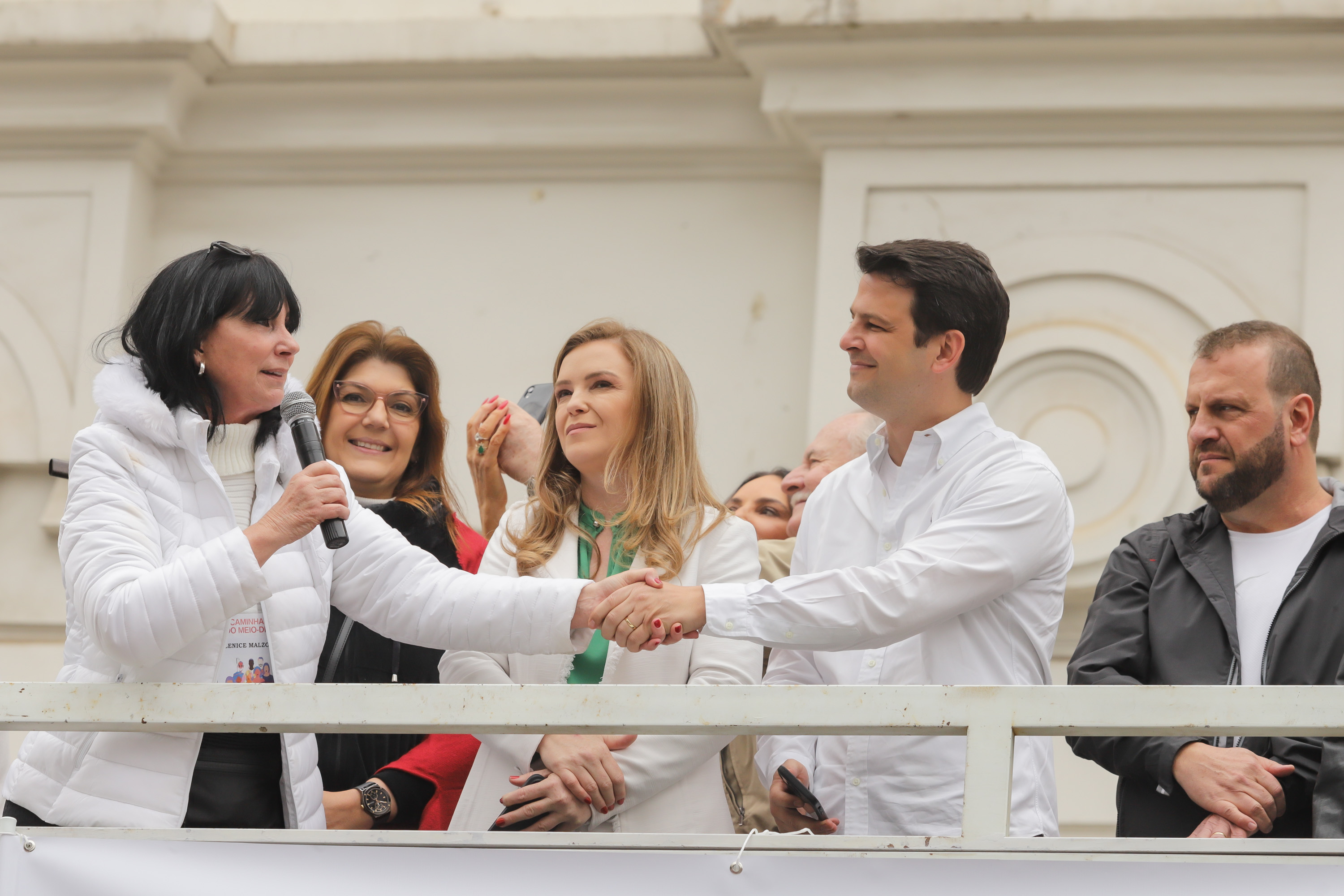 Curitiba, 22 de julho de 2023 - Dentro da programação da Campanha Paraná Unido no Combate ao Feminicídio, promovido pelo Governo do Estado, aconteceu caminhada pela Rua XV de Novembro, centro de Curitiba, com a participação da modelo Luiza Brunet.