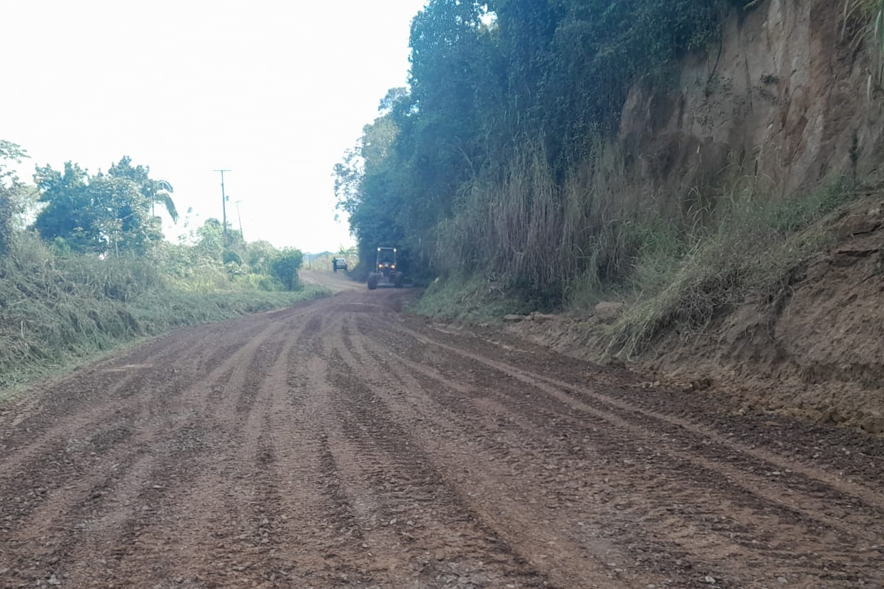 Ligação rodoviária entre Cerro Azul e Doutor Ulysses recebe melhorias